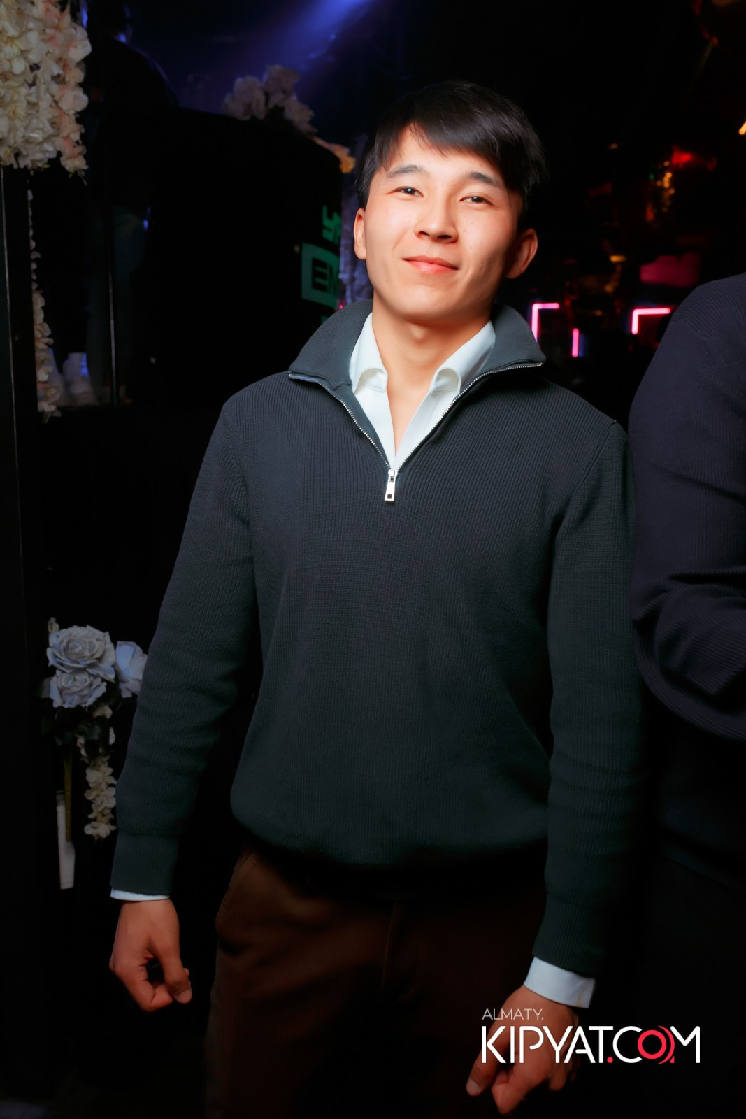 UYAT EMES BAR. КИПЯТКОМ АЛМАТЫ!