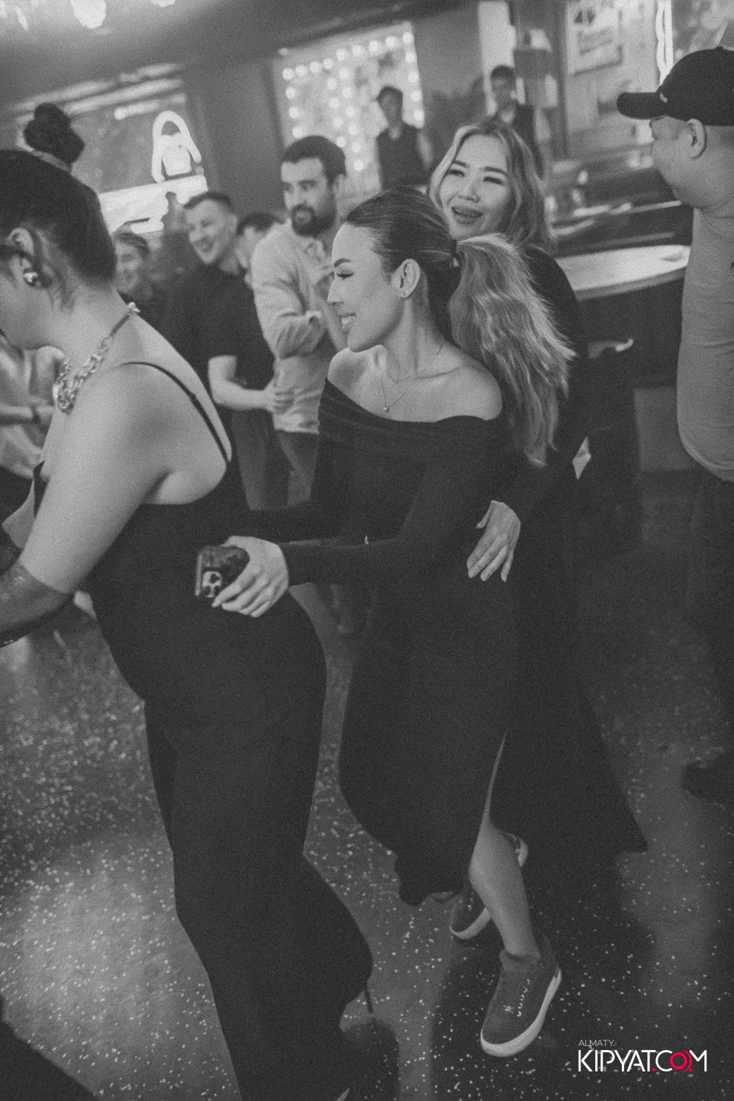 FITNESS ЁЛКА в ночном клубе SANTA BARBARA. КИПЯТКОМ АЛМАТЫ!