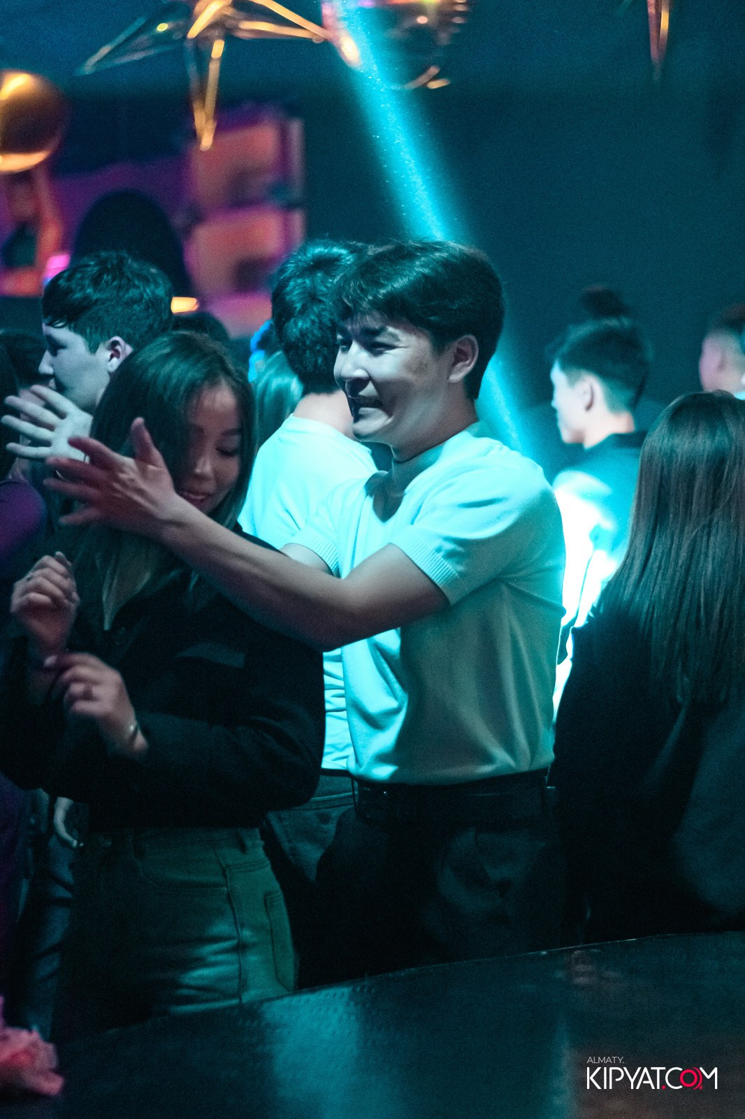 UYAT EMES BAR. КИПЯТКОМ АЛМАТЫ!