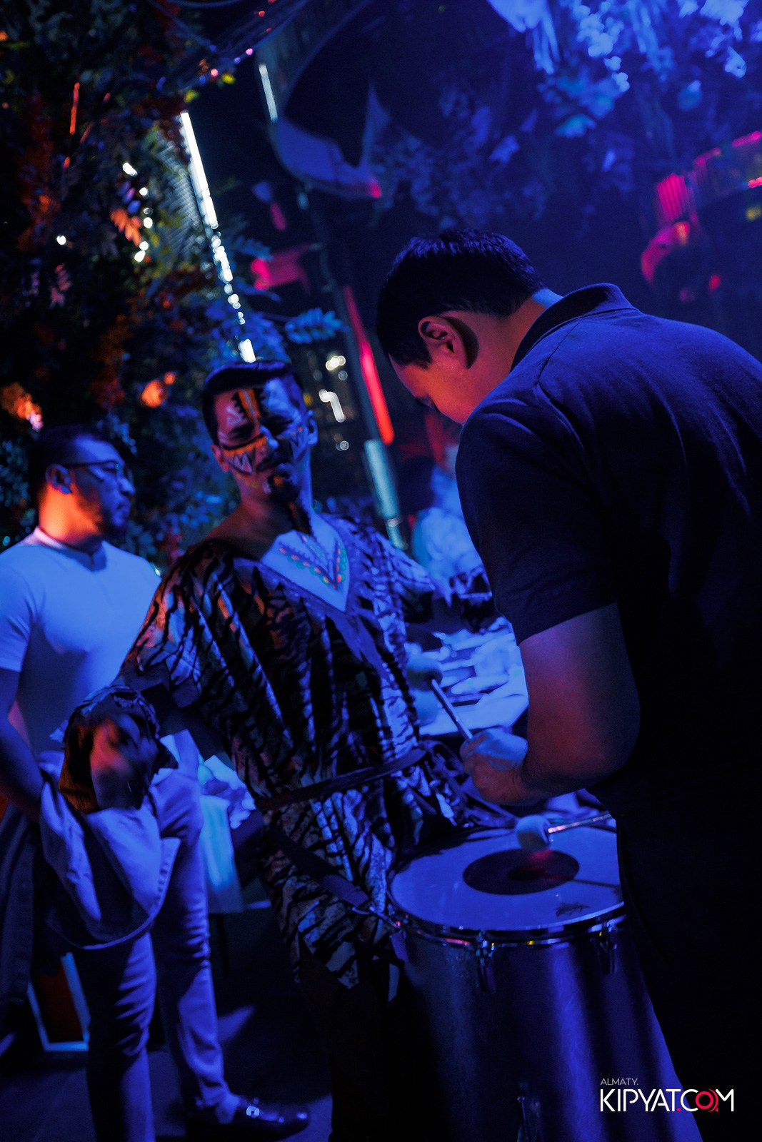 FRIENDS BAR & TERRACE. КИПЯТКОМ АЛМАТЫ!