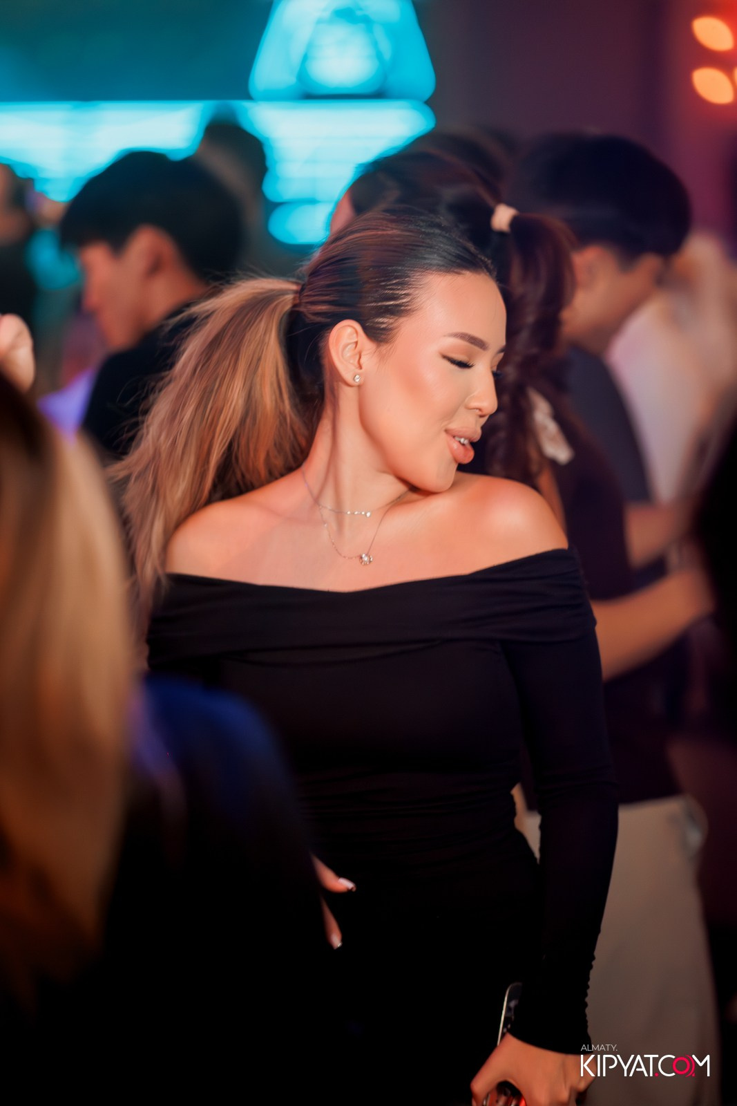 FITNESS ЁЛКА в ночном клубе SANTA BARBARA. КИПЯТКОМ АЛМАТЫ!