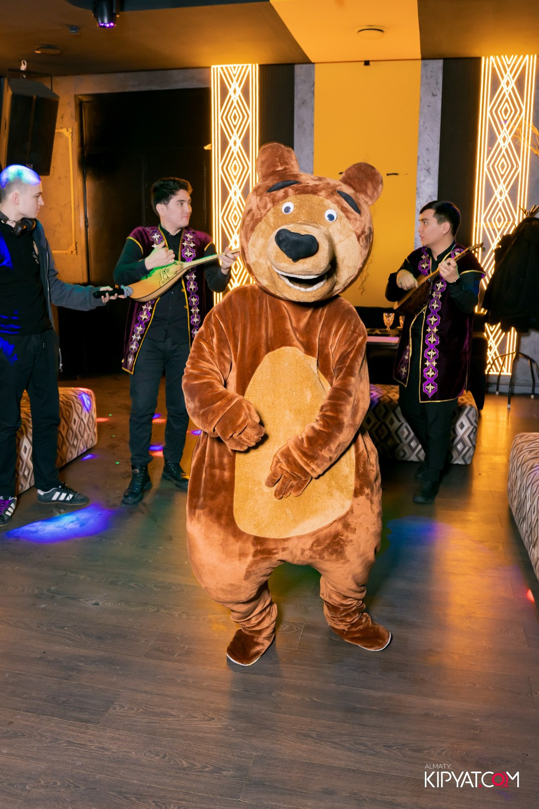 УХО И МЕДВЕДЬ НА ГАГАРИНА. КИПЯТКОМ АЛМАТЫ!