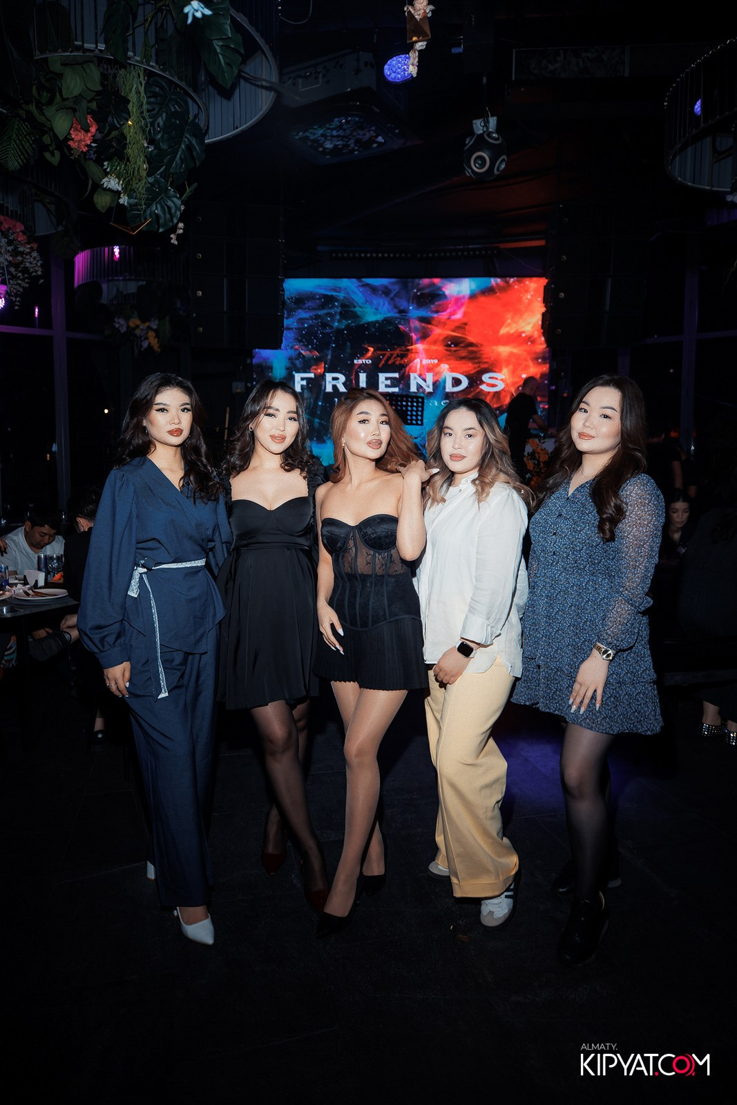 FRIENDS BAR & TERRACE. КИПЯТКОМ АЛМАТЫ!