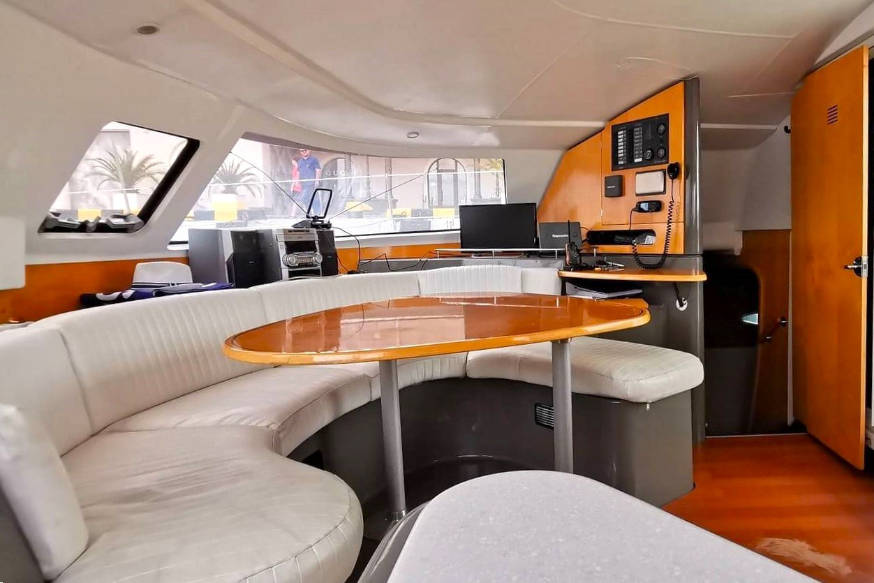 Катамаран Апрель Аренда Яхты в Сочи Яхтанаморе YACHTANAMORE