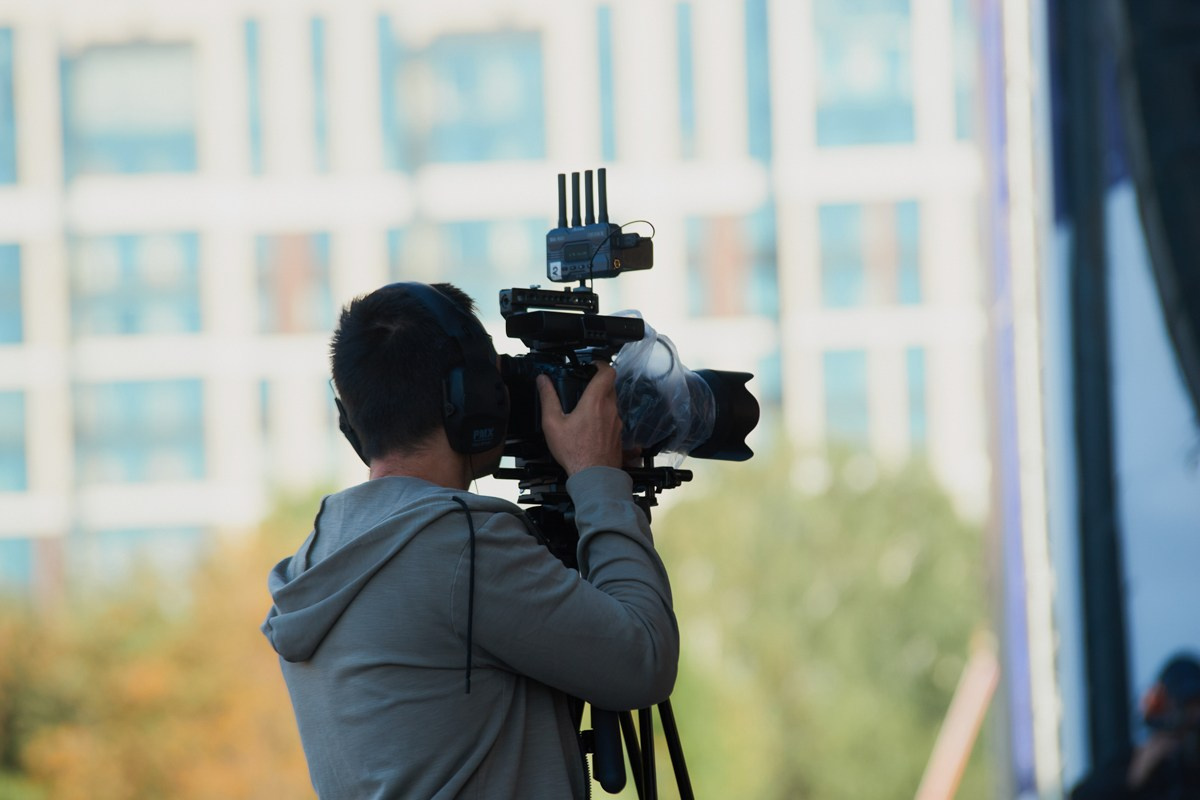 Репортаж для VIP зоны КПД Газстрой: выступление Родиона и Олега Газмановых. Репортажный и женский фотограф в Новосибирске