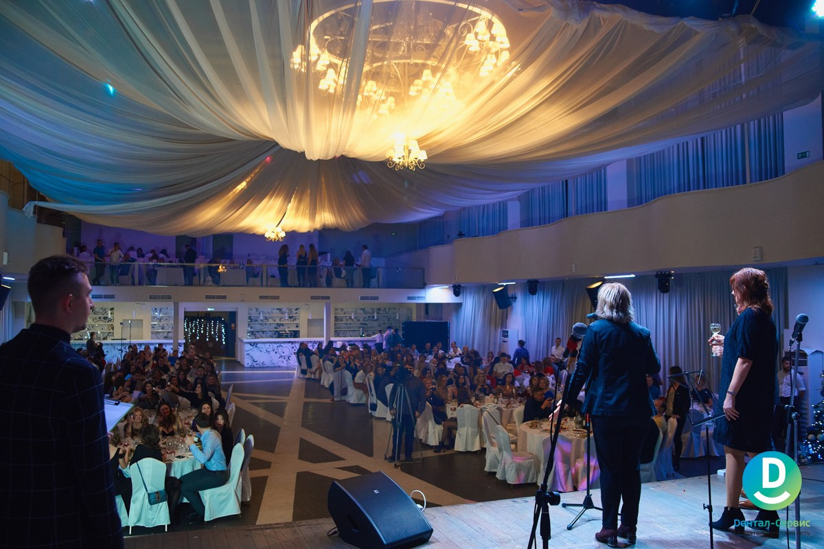 Новогодний корпоративный репортаж Дентал Сервис. Репортажный и женский фотограф в Новосибирске