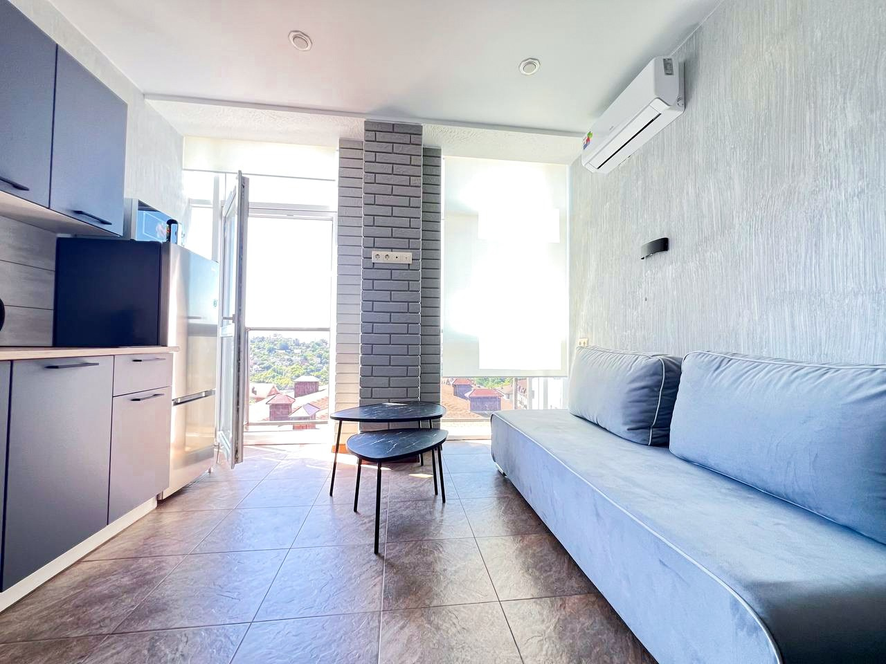 Классная двухуровневая квартира с потрясающим видом на город, со своей парковкой. Квартиры посуточно, длительно в Сочи, LARA APART GROUP