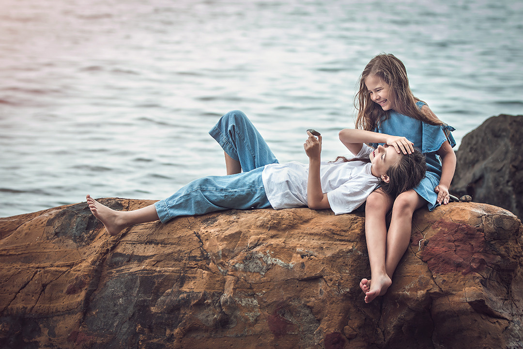 Две девчушки хохотушки. Фотограф/ Москва и МО/ Обучение