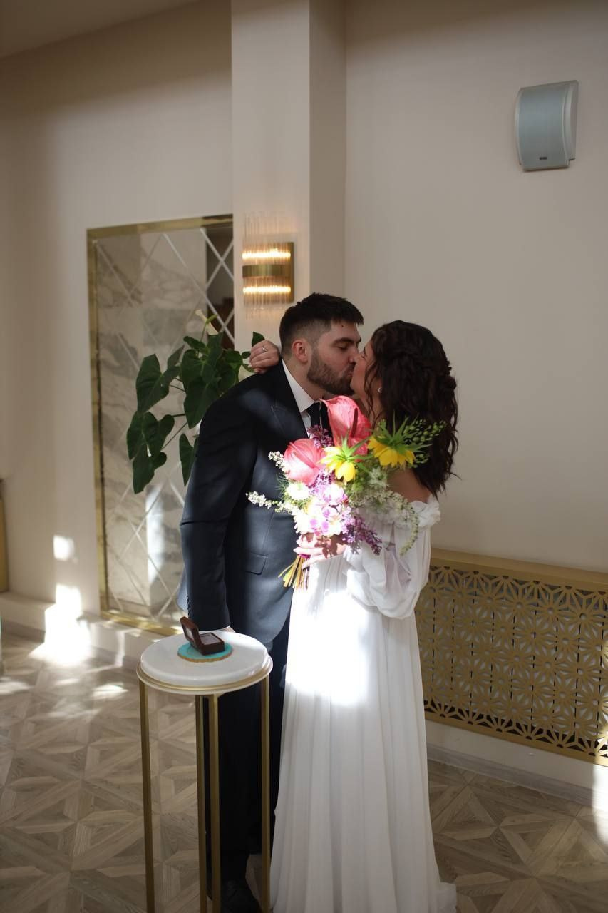  Букет невесты на заказ, букет для невесты Москва, свадебный флорист, флорист на свадьбу, сборка букета на свадьбу, ручная работа, букет для невесты ручной работы, букет невесты ручной работы . бутоньерка жениха в подарок, авторский букет для невесты, современный букет невесты. авторский букет невесты, современный букет невесты, невеста 2025,  букет невесты, свадебный букет, свадьба 2025, свадебный букет, свадебный букет невесты, флорист на свадьбу, флорист фрилансер, флорист москва, ручная работа, яркий букет невесты, современный букет невесты, весенний букет невесты, антуриум, спирея, фритиллярия, сирень, букет с сиренью, рябчики