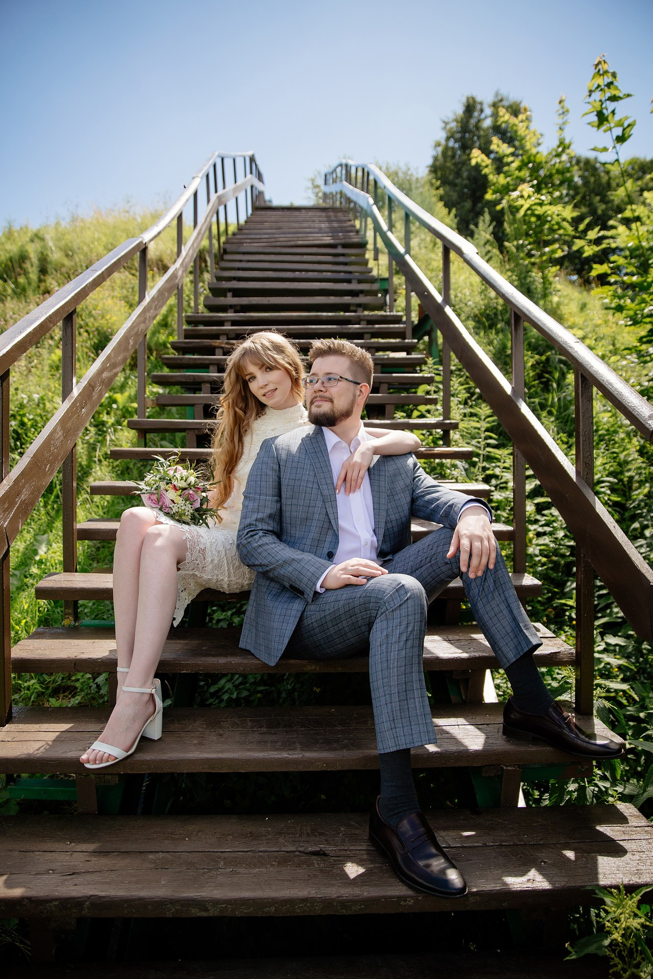 свадьба, свадебный фотограф, свадьба Москва, свадьба Рязань, свадебная прогулка, молодожёны, красивая пара, константиново, лестница