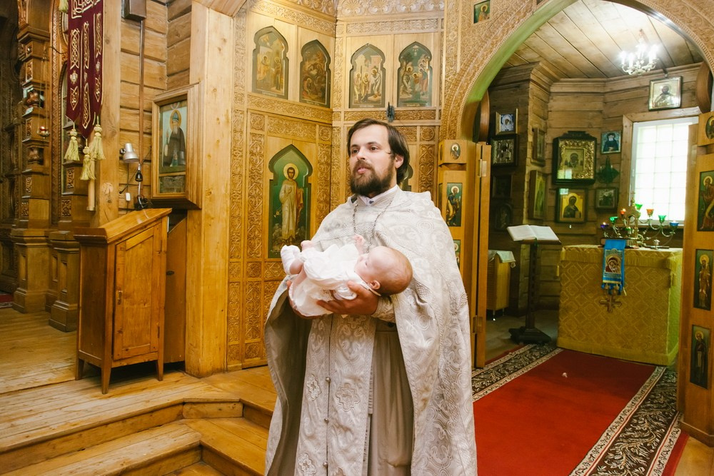 Крещение Церковь Иконы Божией Матери Казанской. Вырица. Фотограф на крещение в Санкт Петербурге