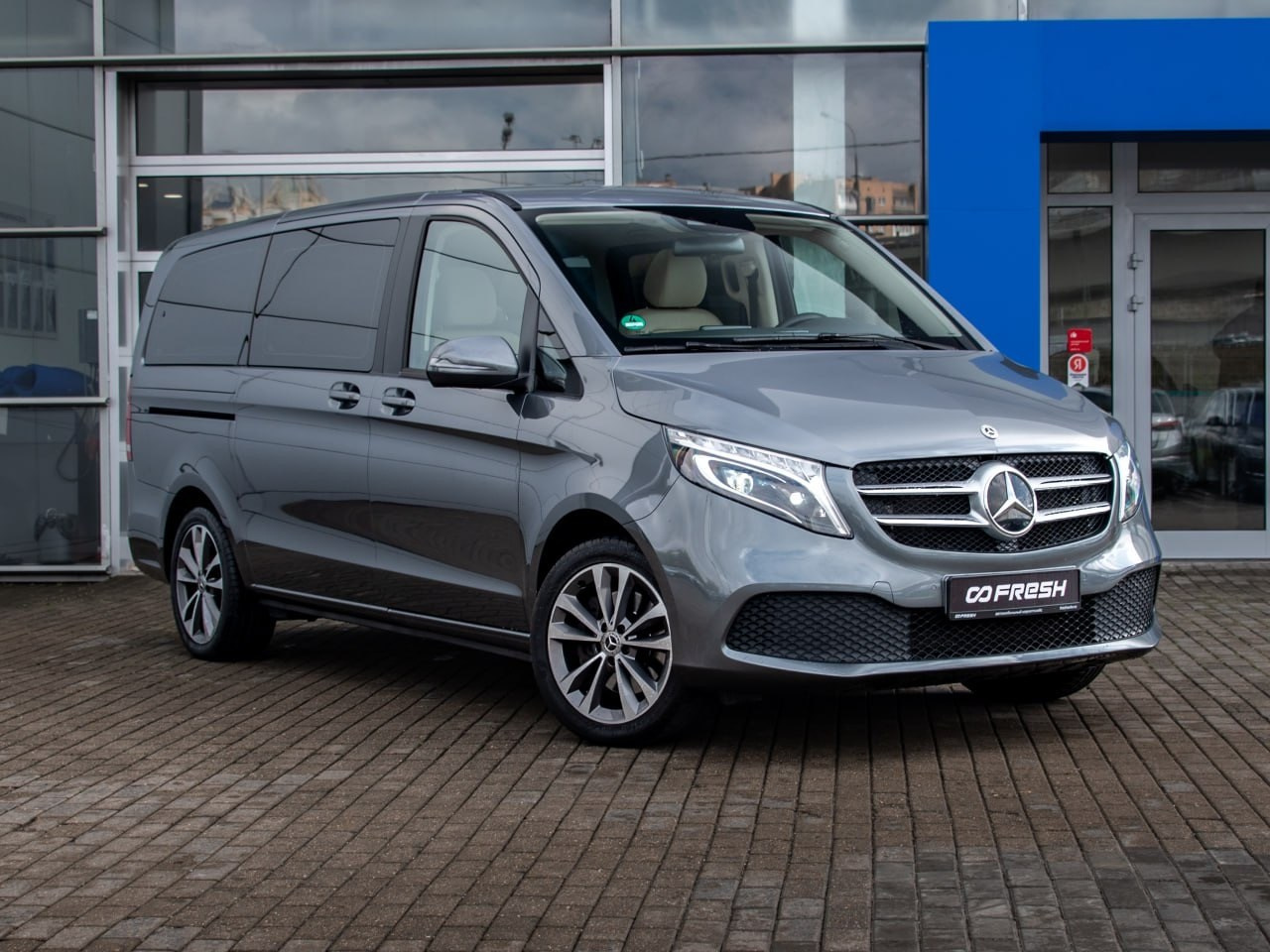 Денис — фотограф автомобилей в Москве. Фотосъемка авто на заказ!. Автомобильный фотограф в Москве Денис Волков