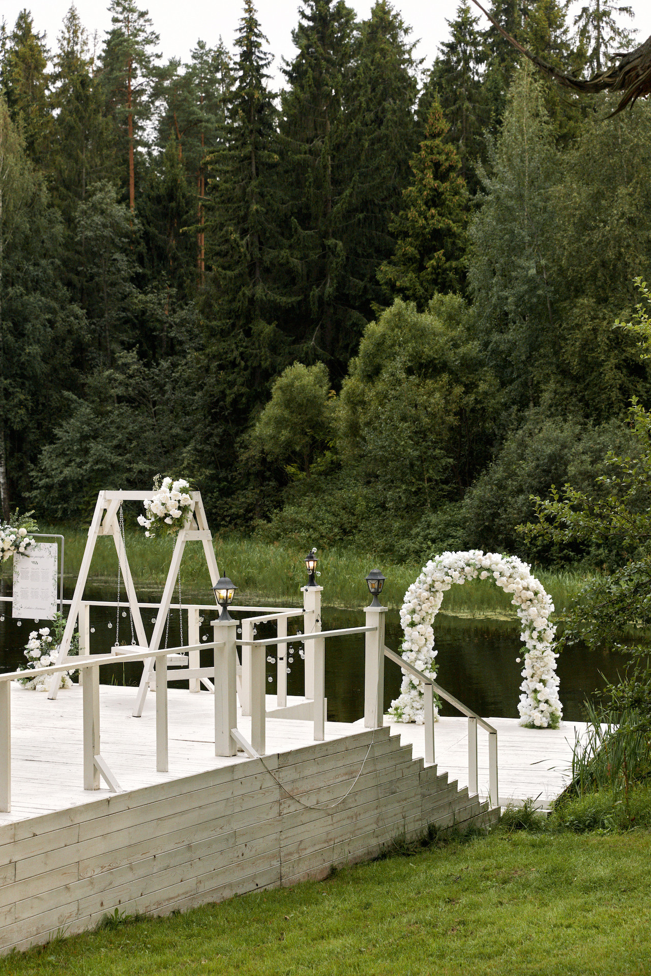 Бронируйте фотосессию сегодня и запечатлите ваши счастливые моменты навсегда!