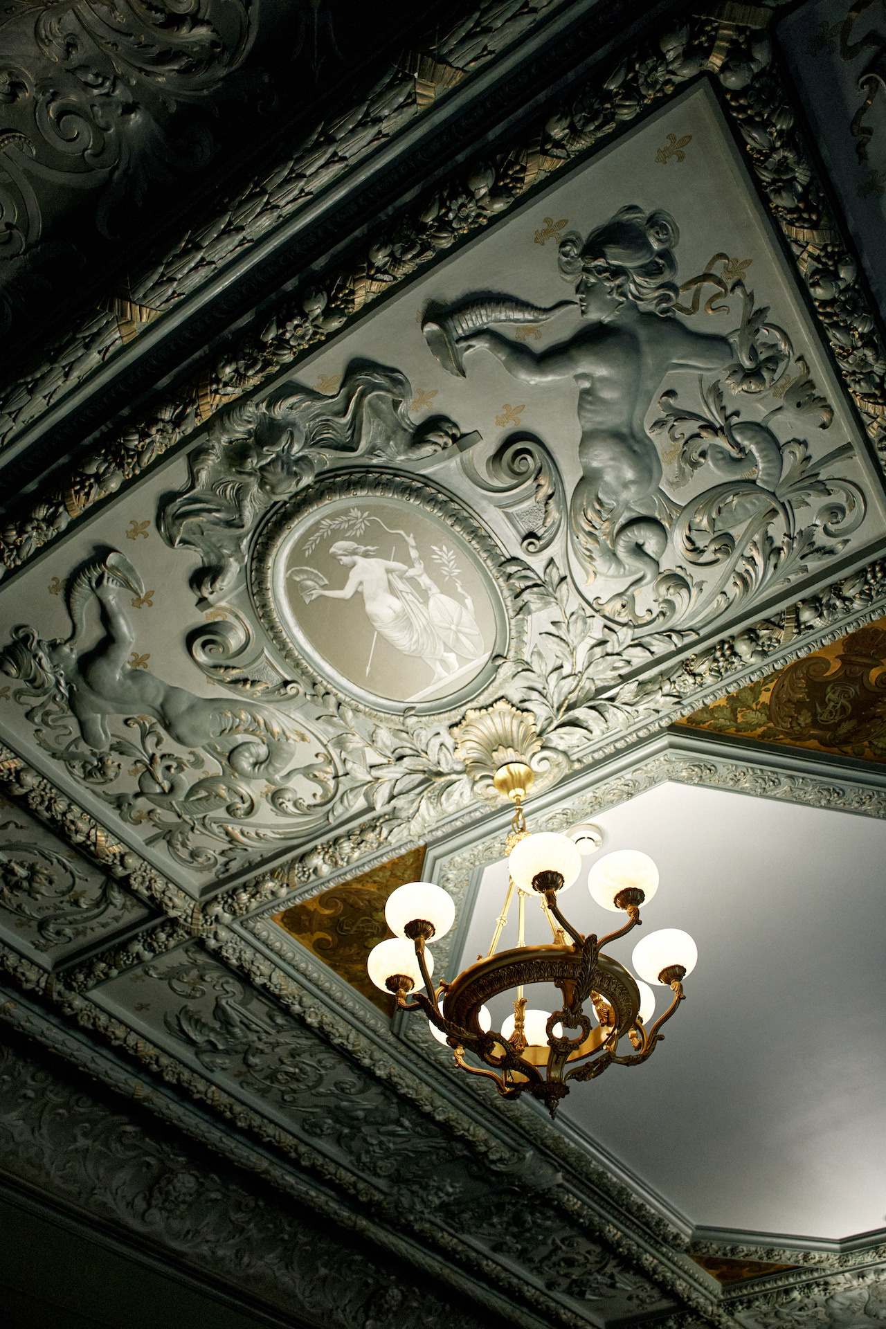 Старинная лепнина в Москва