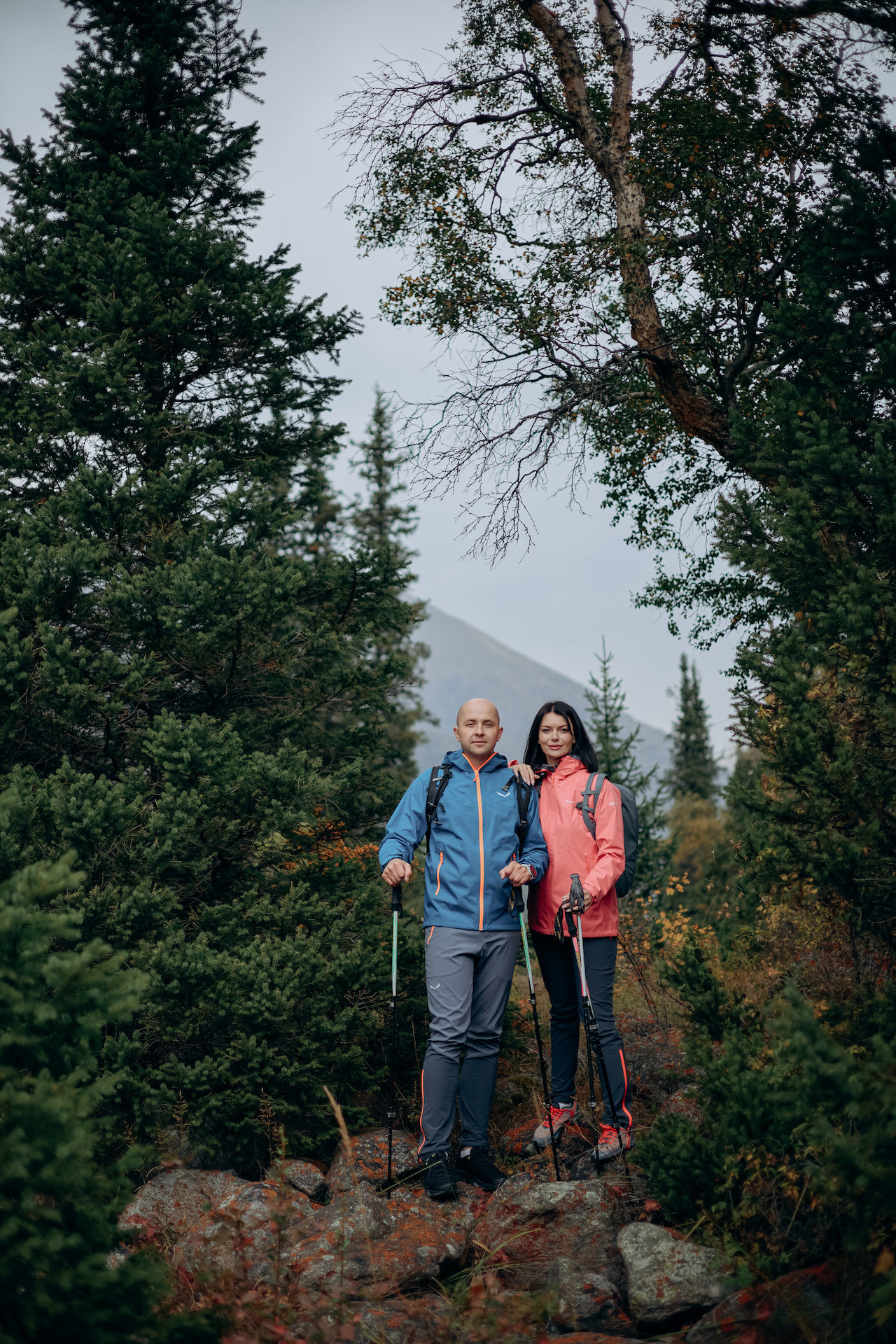 Провёл фотосессию для семьи в величественных горах Ала-Арча.