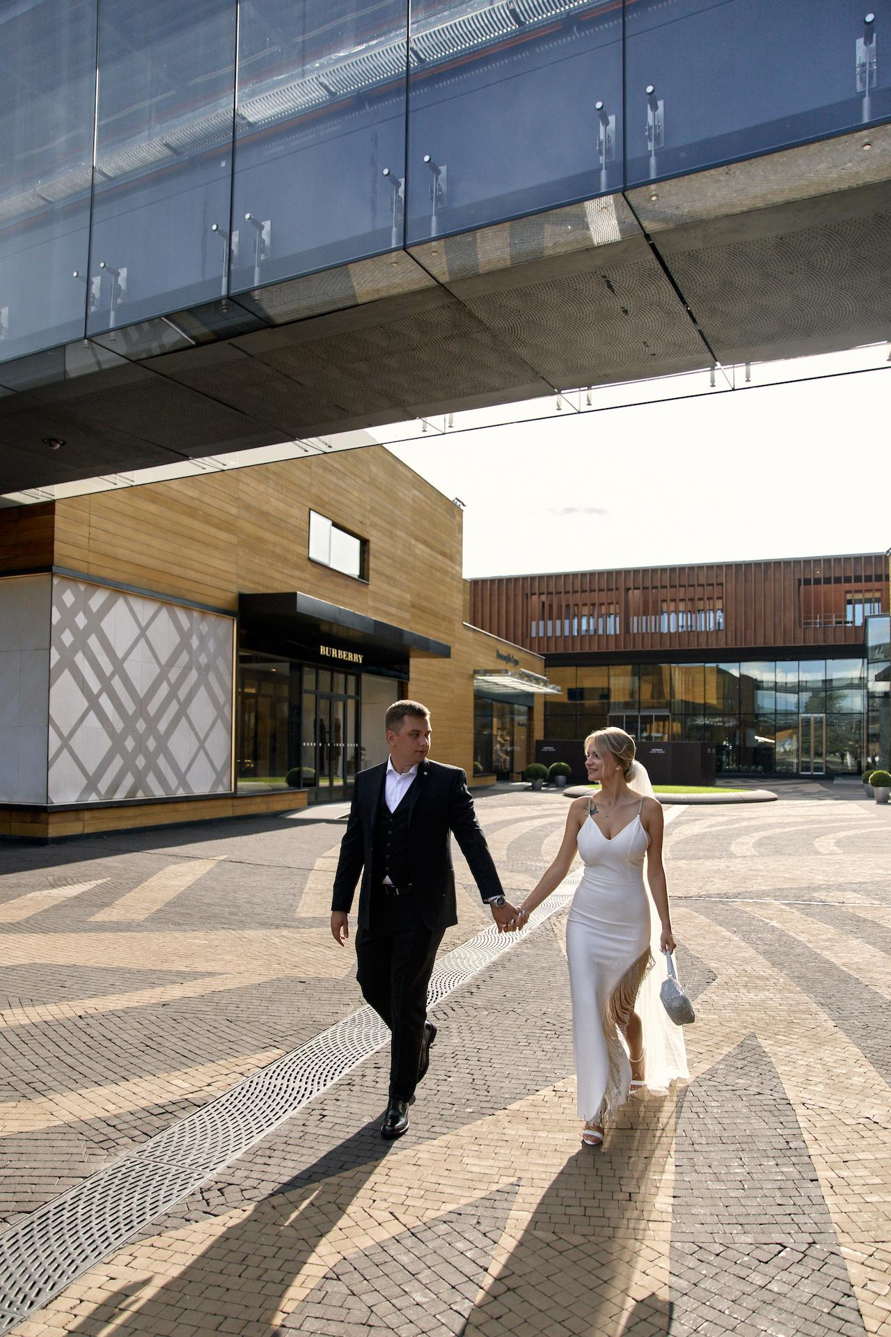 Мы провели захватывающую свадебную фотосессию для прекрасной пары в Москве.