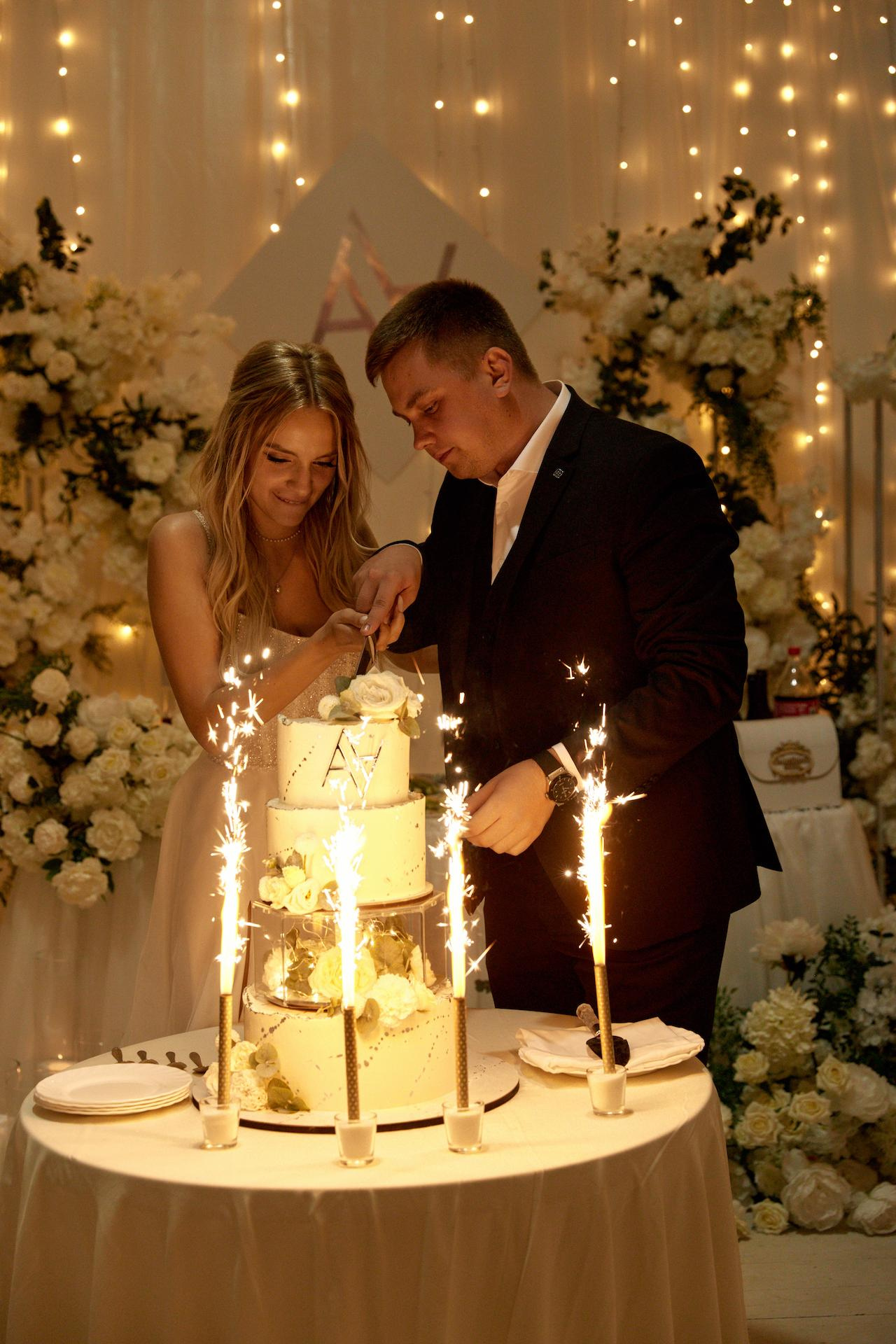  От ярких и оригинальных кадров до нежных и романтических моментов – наши фотографии наполнят ваш день счастьем и теплом.