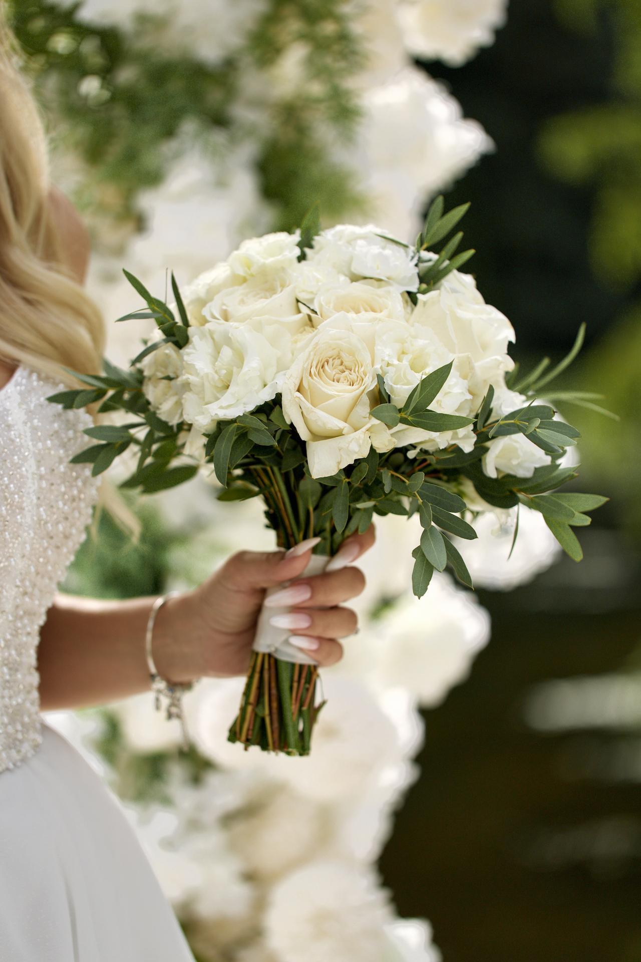 Позвольте себе окунуться в эту магию, посмотреть на себя со стороны и ощутить неповторимую атмосферу любви и радости. 