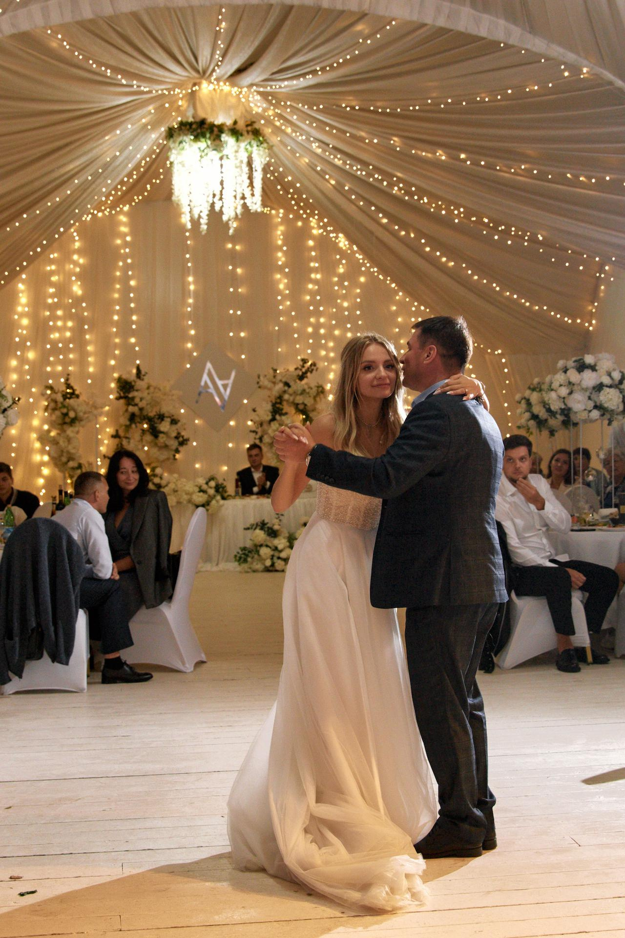 Мы запечатлели моменты регистрации в прекрасном Барвихе, а затем переехали в ресторан, расположенный на берегу реки Клязьма. 