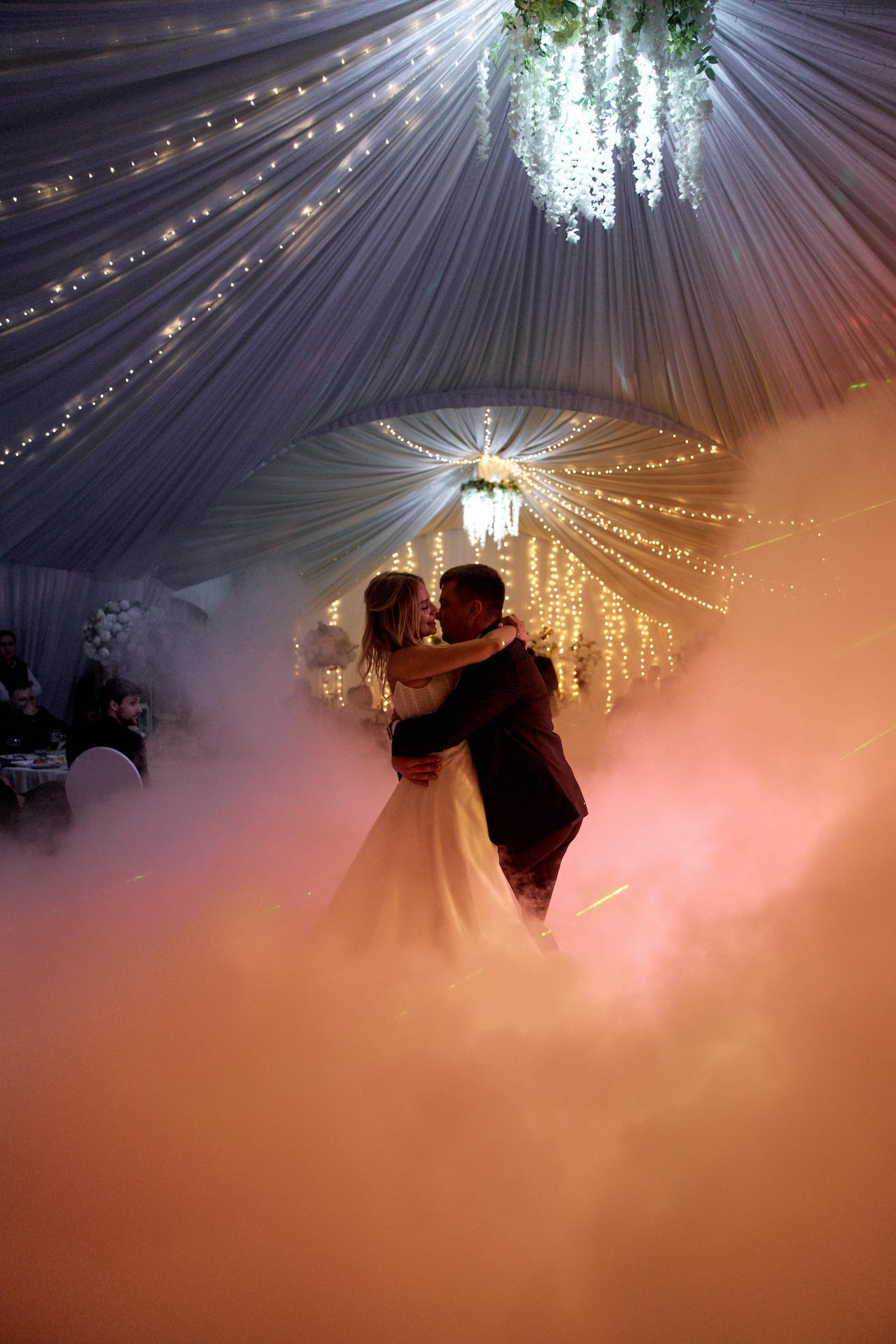 Смотрите примеры моей работы и свяжитесь со мной, чтобы запланировать вашу свадебную фотосессию в Москве. Разделите вашу любовь с миром.