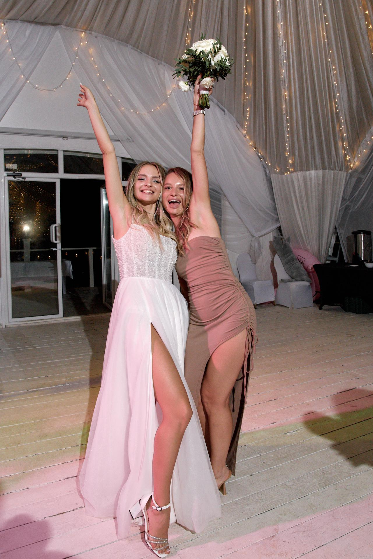 Если вы ищете профессионального фотографа для свадебной фотосессии в Москве, то вы попали по адресу! 