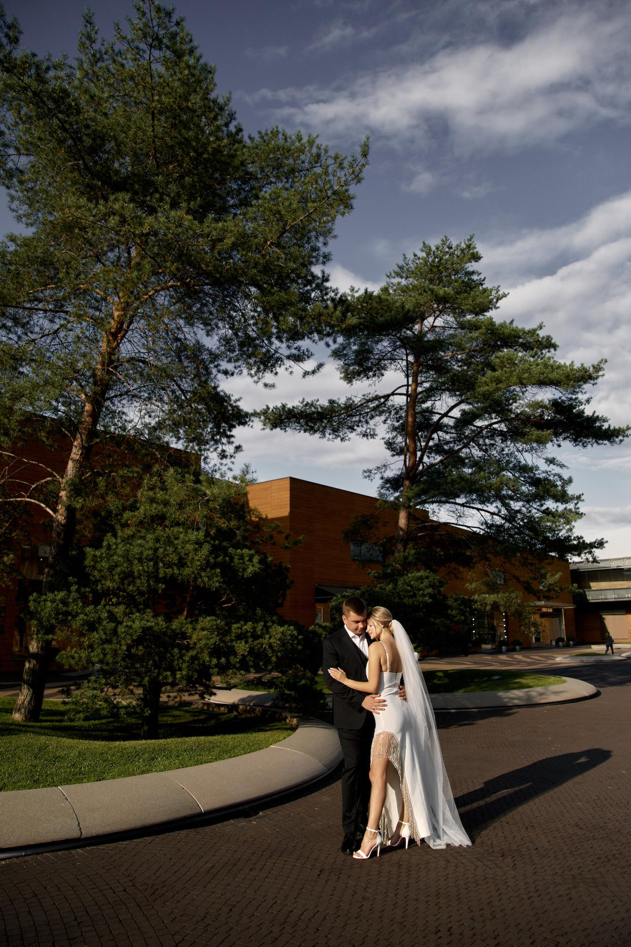 Регистрация прошла в прекрасном месте - Барвихе, а ресторан находится в живописном месте на берегу реки Клязьма. 