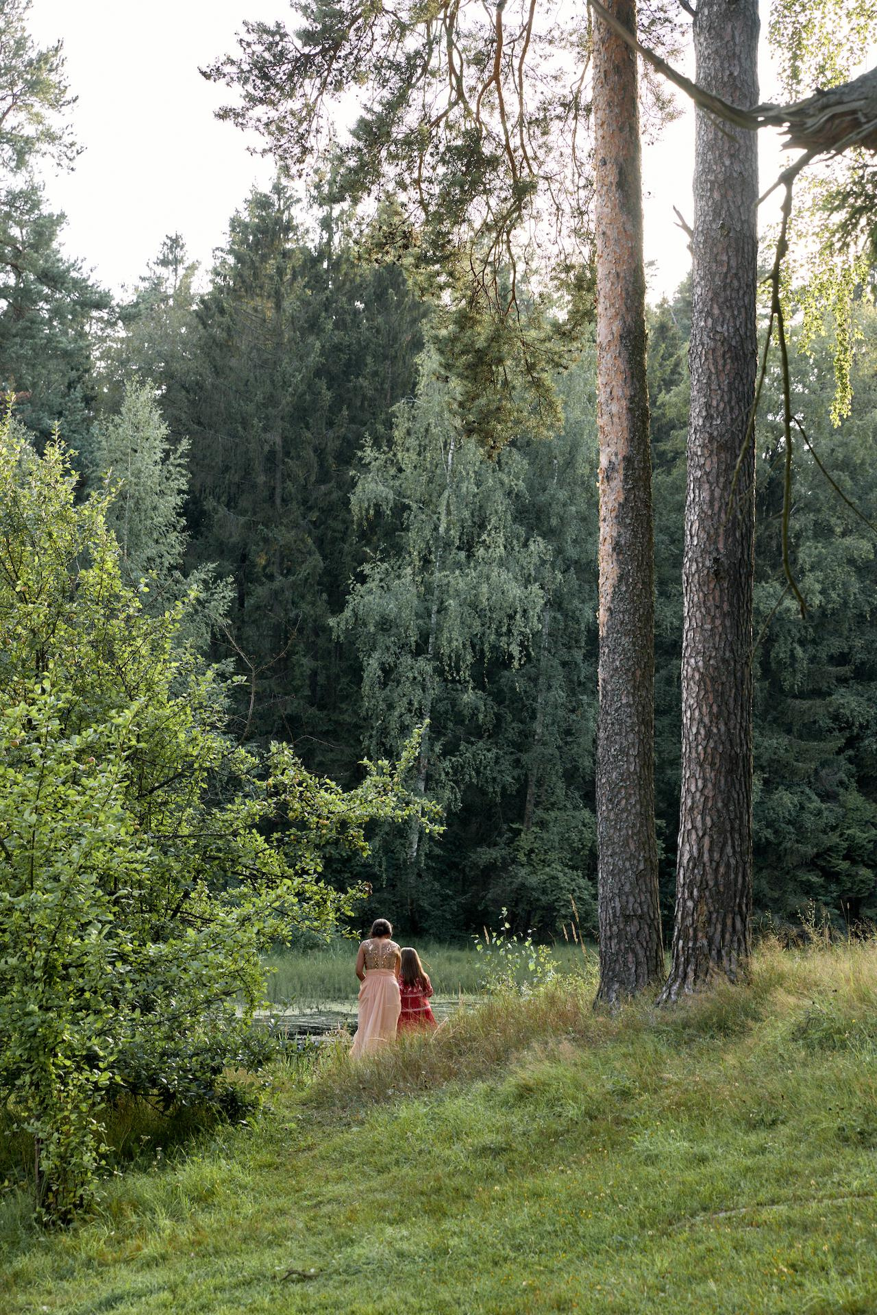 Профессиональные фотографы запечатлели самые трогательные моменты вашей свадьбы. 
