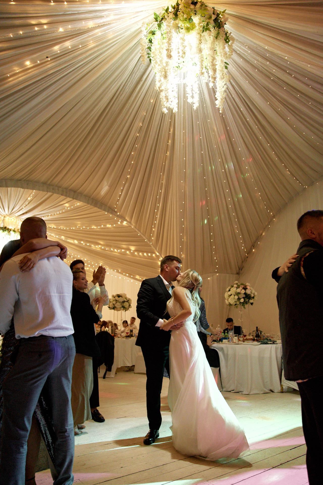 Обратившись к нам, вы получите профессиональные и качественные снимки, которые будут радовать вас годы.