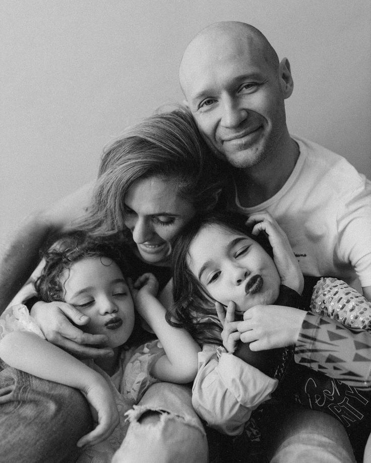 Семейная фотосессия в студии. Фотограф в Иркутске Кристина Телегина