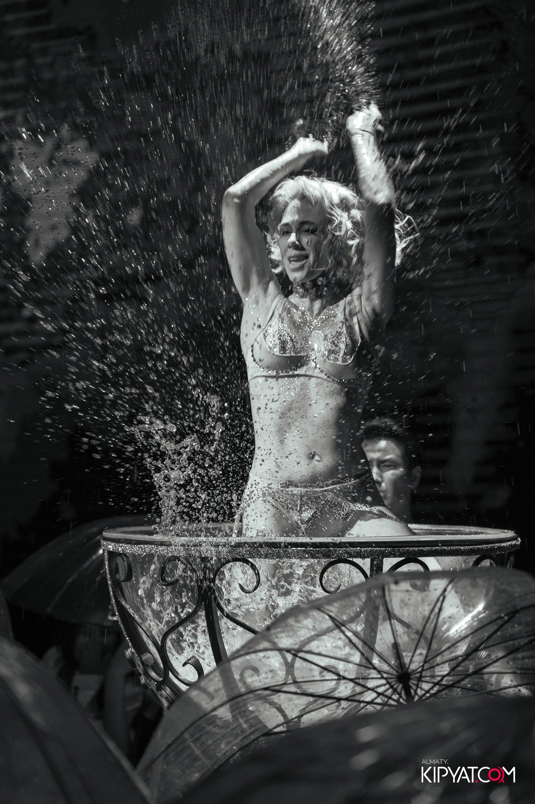 QUEEN. КИПЯТКОМ АЛМАТЫ!