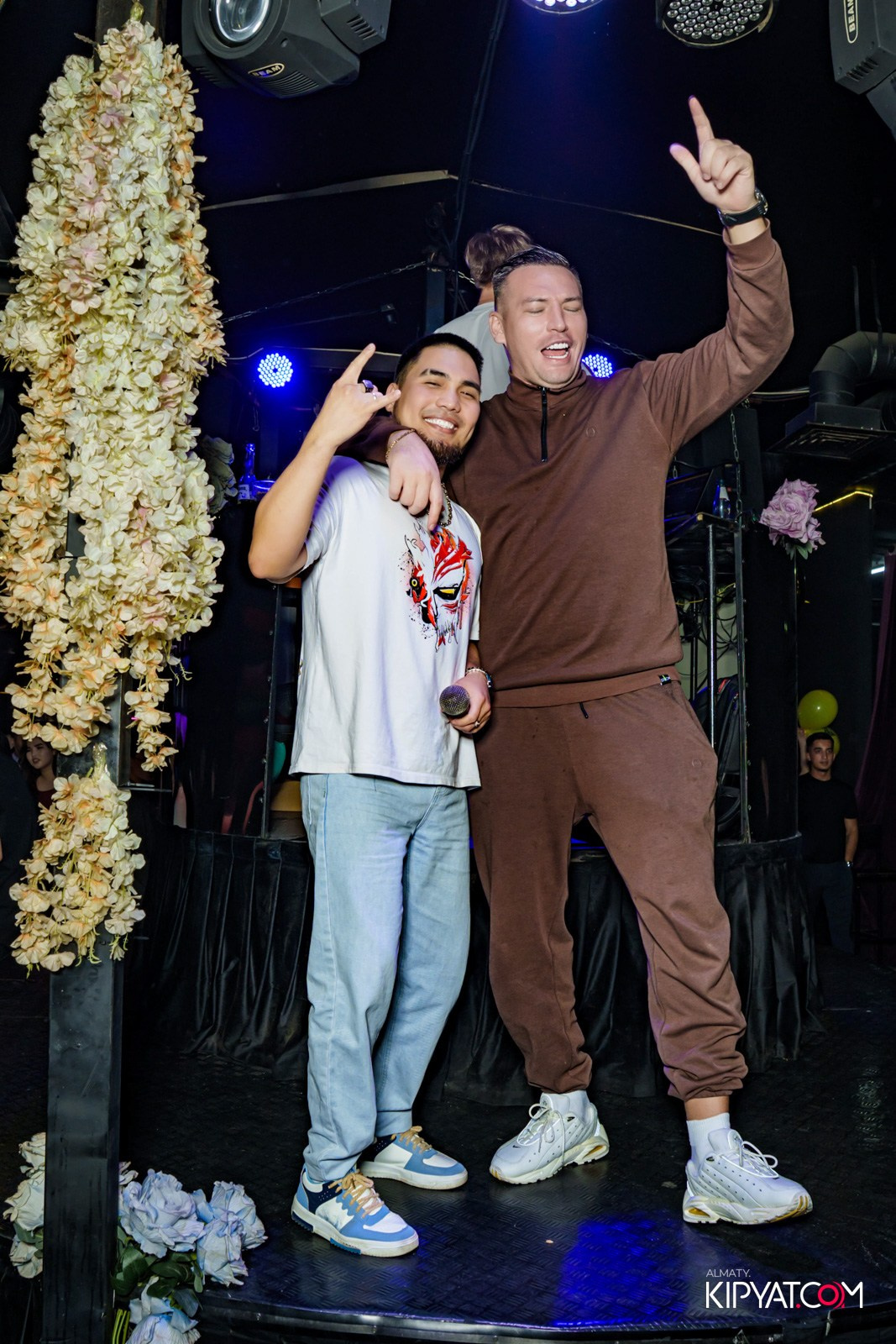 UYAT EMES BAR. КИПЯТКОМ АЛМАТЫ!