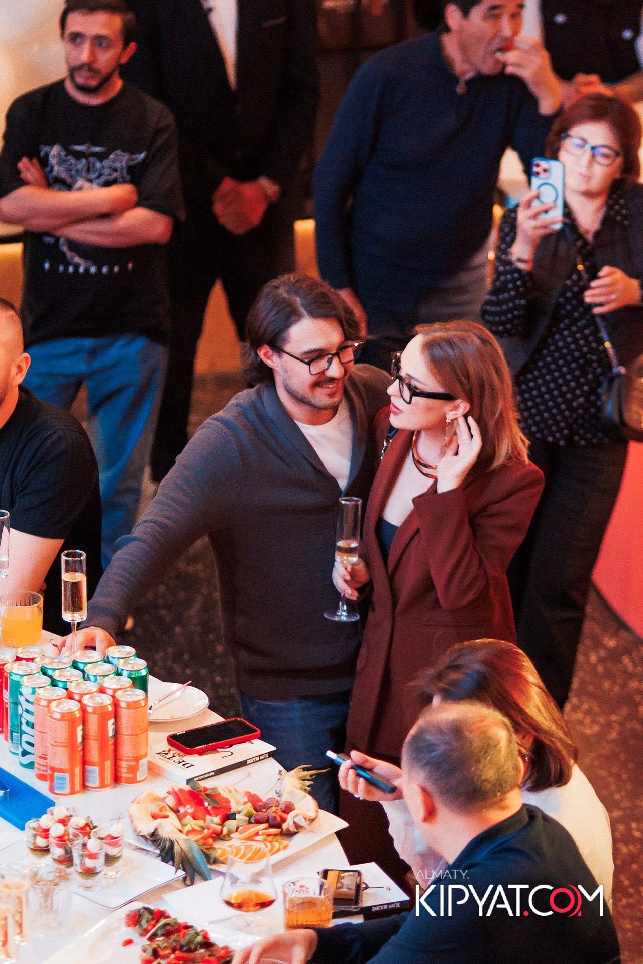 ПРЕЗЕНТАЦИЯ КНИГИ ВИКТОРА ЕЛИСЕЕВА. КИПЯТКОМ АЛМАТЫ!