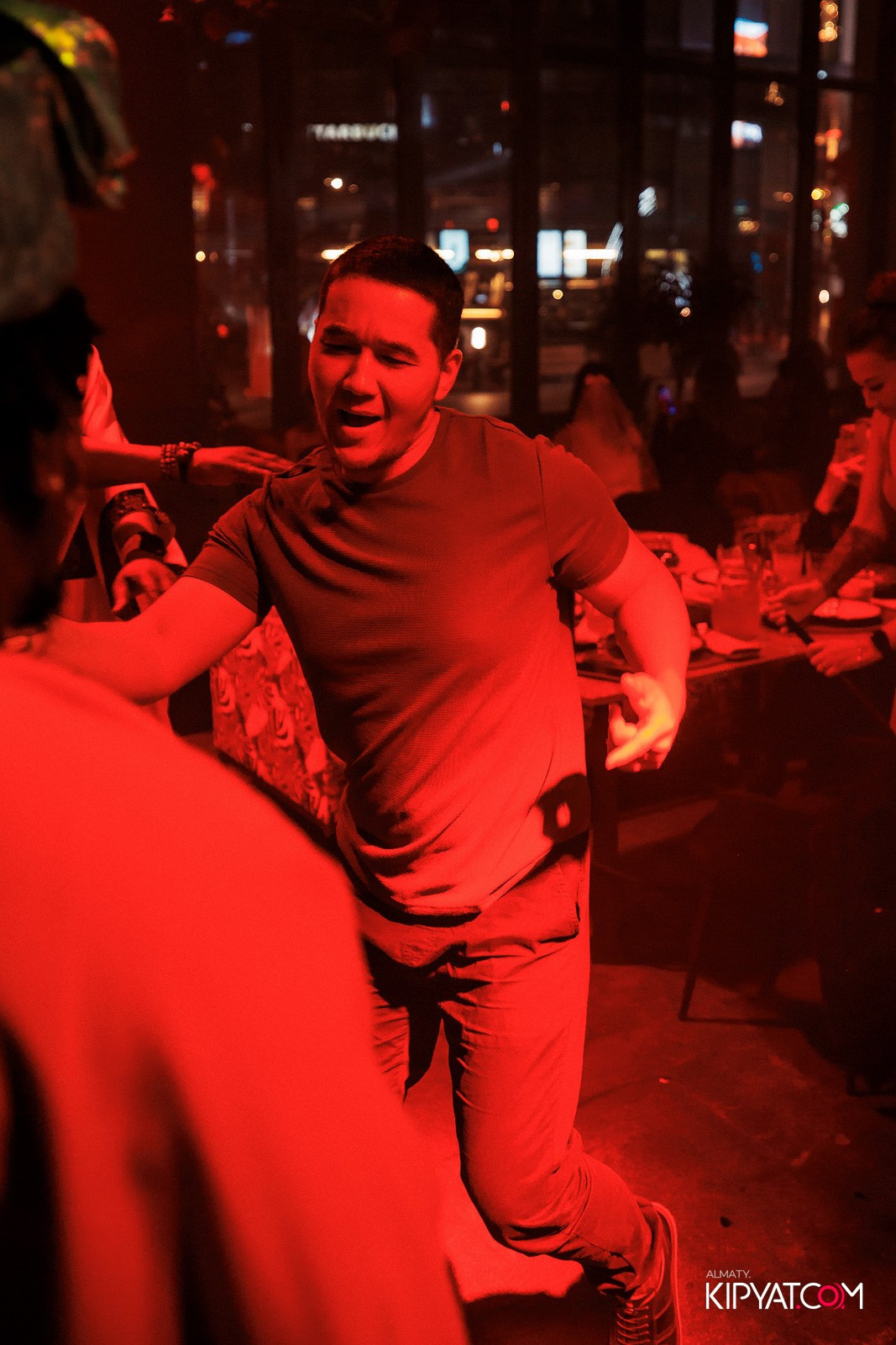 FRIENDS BAR & TERRACE. КИПЯТКОМ АЛМАТЫ!