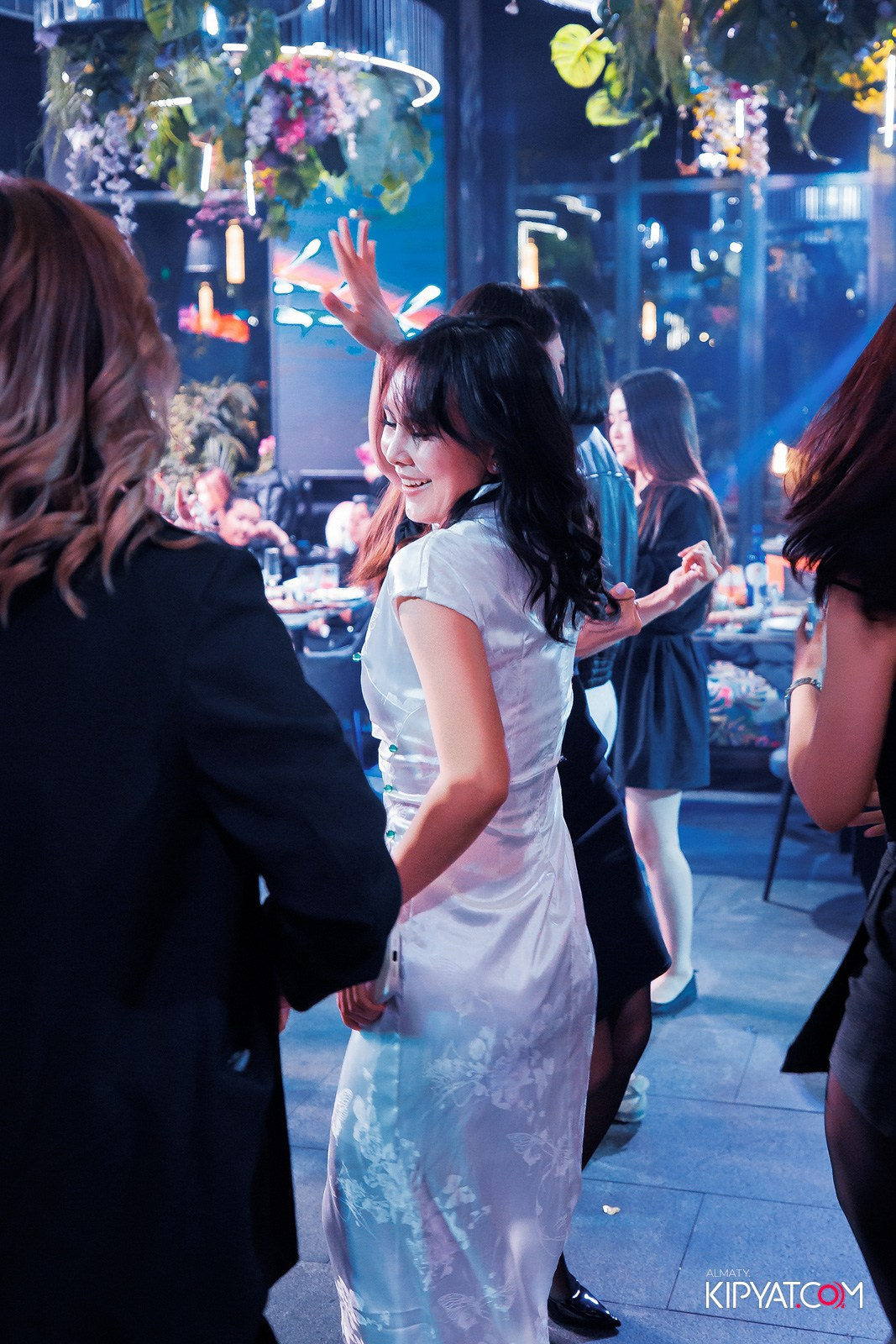 FRIENDS BAR & TERRACE. КИПЯТКОМ АЛМАТЫ!