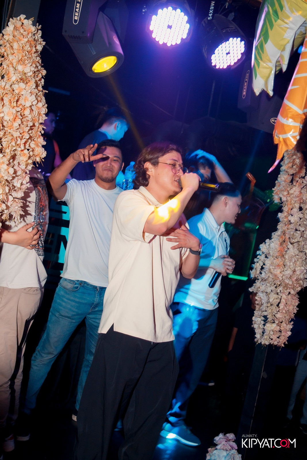 UYAT EMES BAR. КИПЯТКОМ АЛМАТЫ!