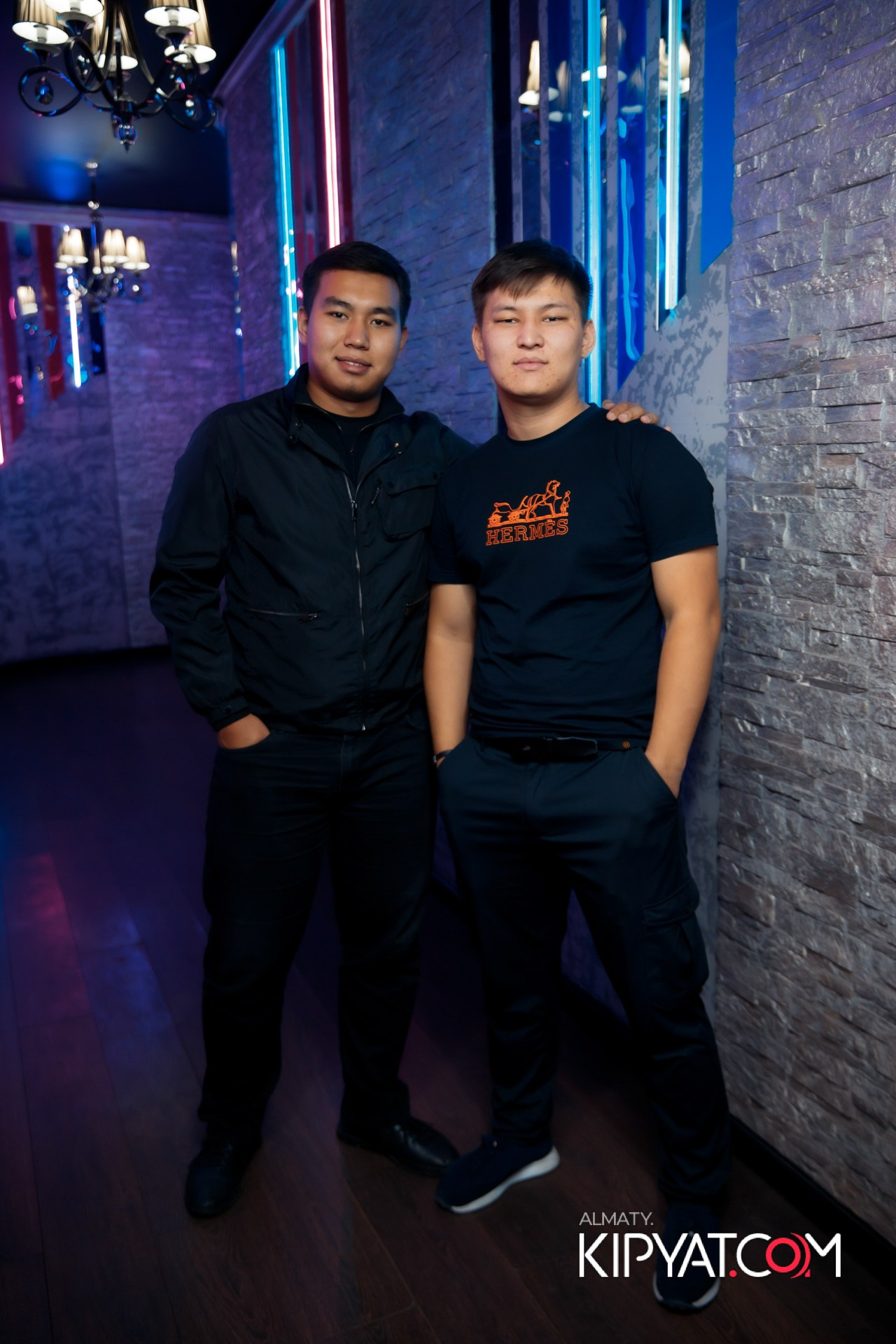 Ухо и медведь на Гагарина. КИПЯТКОМ АЛМАТЫ!