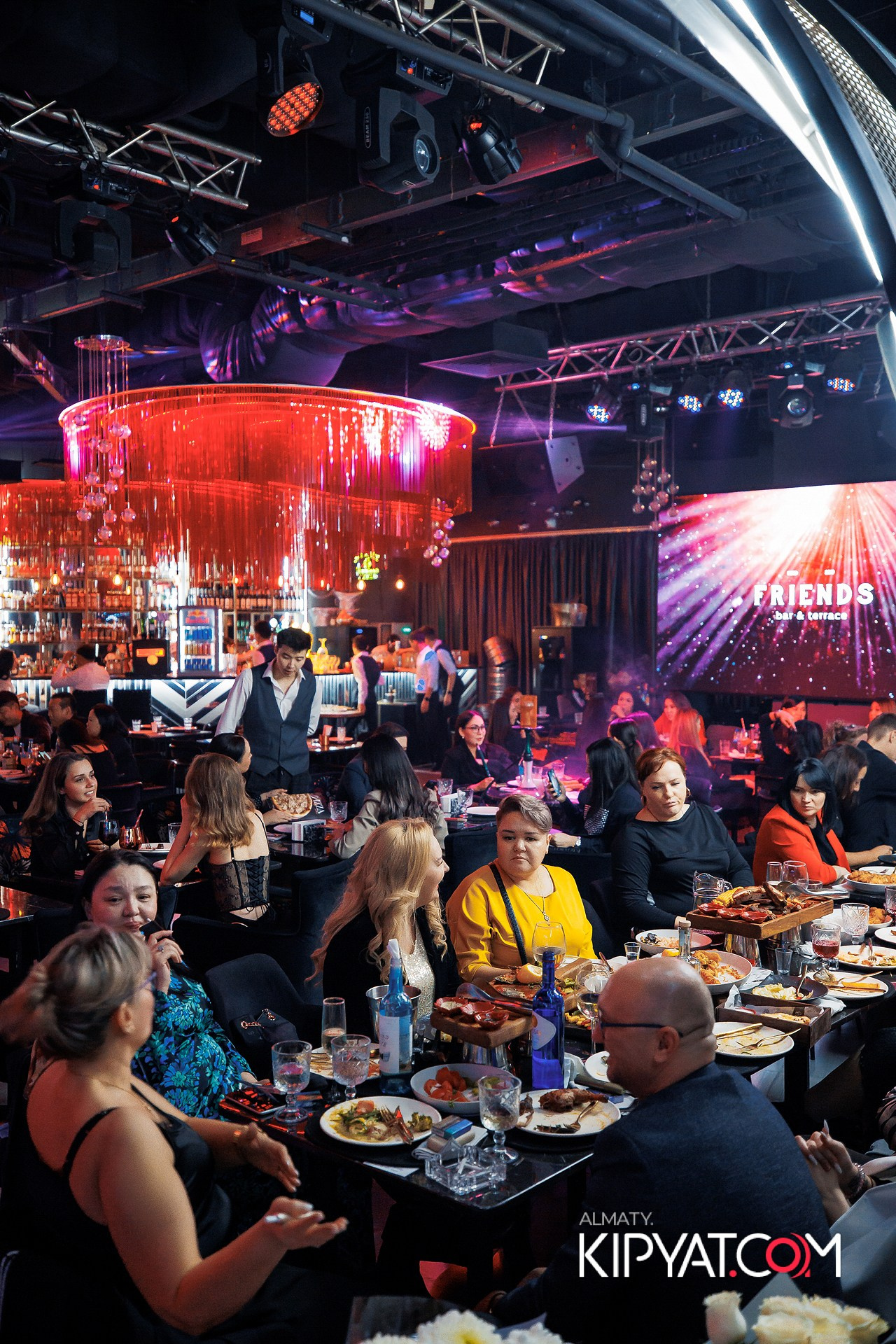 FRIENDS BAR & TERRACE. КИПЯТКОМ АЛМАТЫ! Фотосъемка мероприятий в Алматы