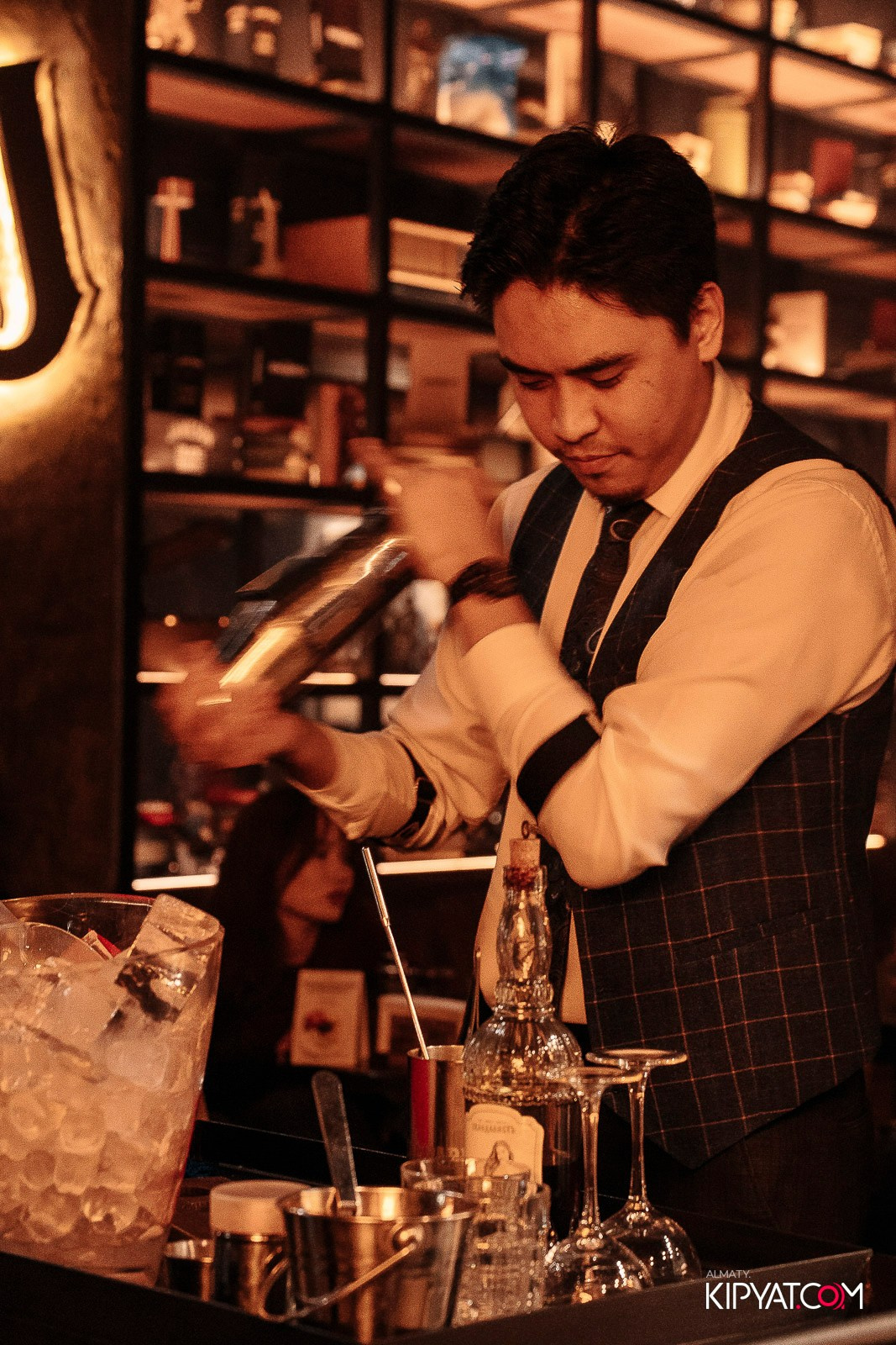 РЕСТО-БАР СКАНДАЛИСТЪ. КИПЯТКОМ АЛМАТЫ! Фотосъемка мероприятий в Алматы