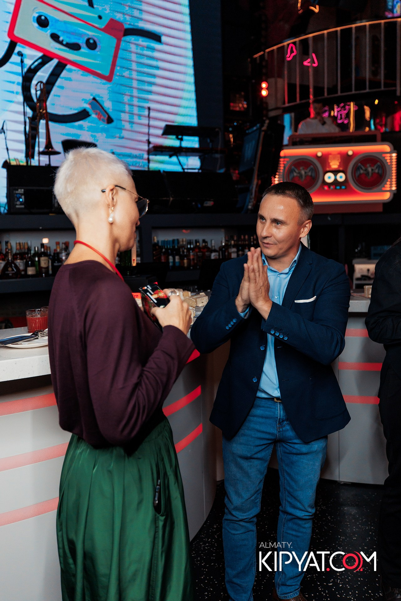 ПРЕЗЕНТАЦИЯ КНИГИ ВИКТОРА ЕЛИСЕЕВА. КИПЯТКОМ АЛМАТЫ!