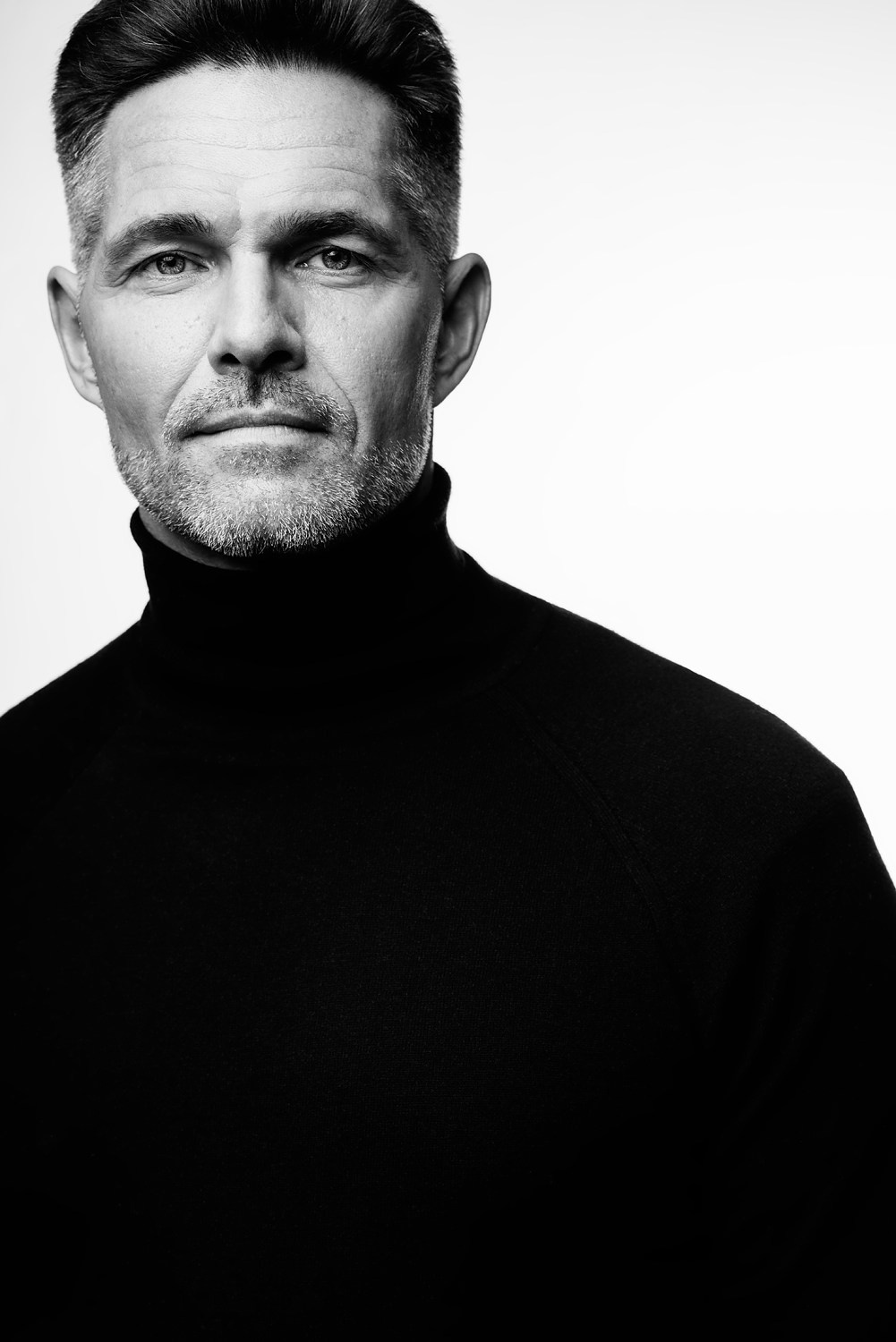 U-ray: Художественный чёрно-белый портрет. U-ray