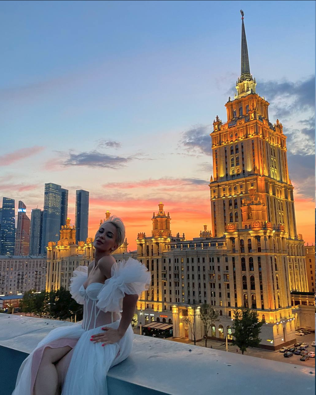 Фотосессия на крыше кафе Found Record Store — интерьер и вид на город