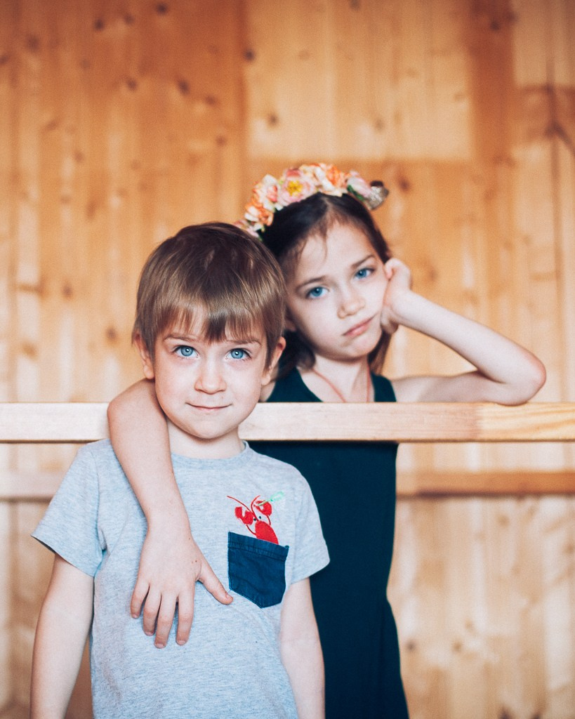 Брат и сестра. Фотограф Денис Денисов