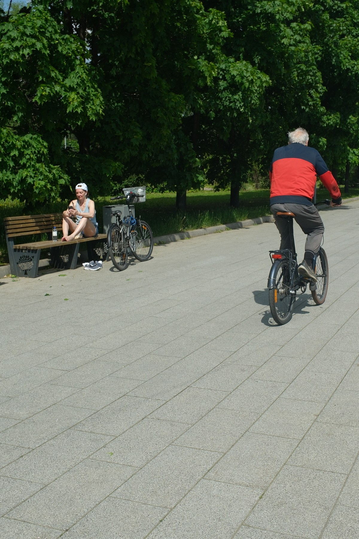Парк 850 лет Москве. Снято на Voigtlander 18/2,8 Color-scopar. Улица, люди, жизнь…