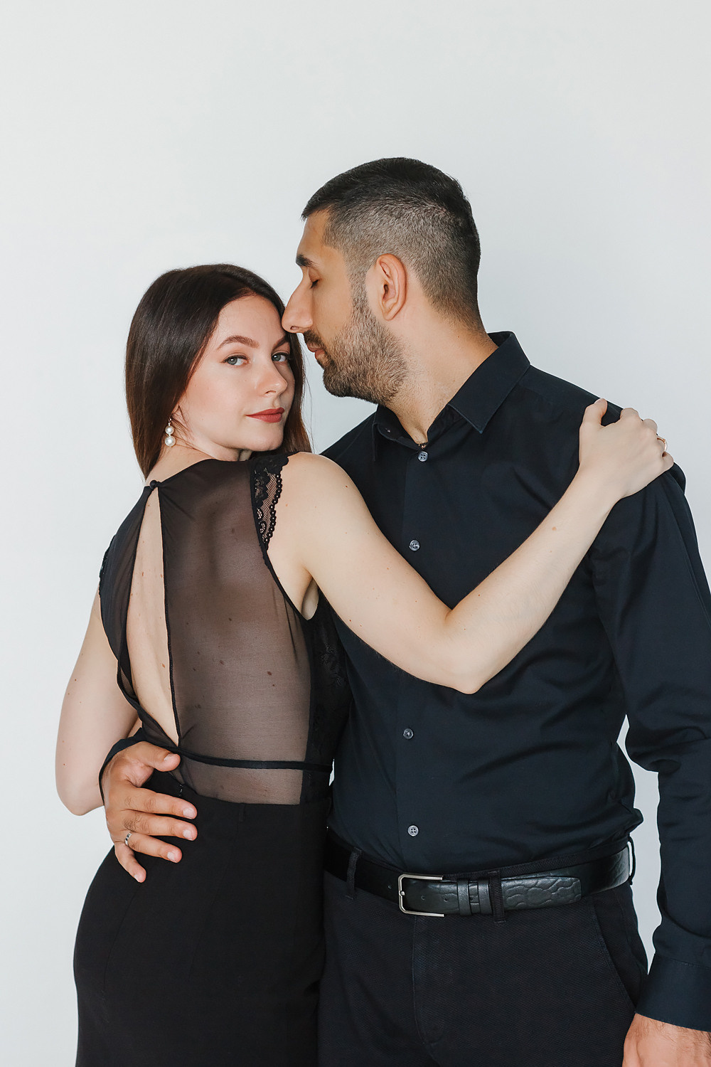Стильная лав стори в студии. Контентный фотограф в Перми Натали Кытманова
