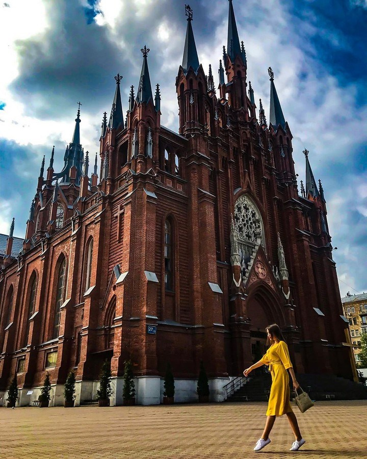Фотосъемка у усадьбы в Москве — старинные арки и парковая территория