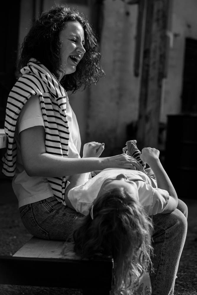 Маня и Аня ранним утром 🤍. Семейный фотограф в Томске Зарина Азизбаева