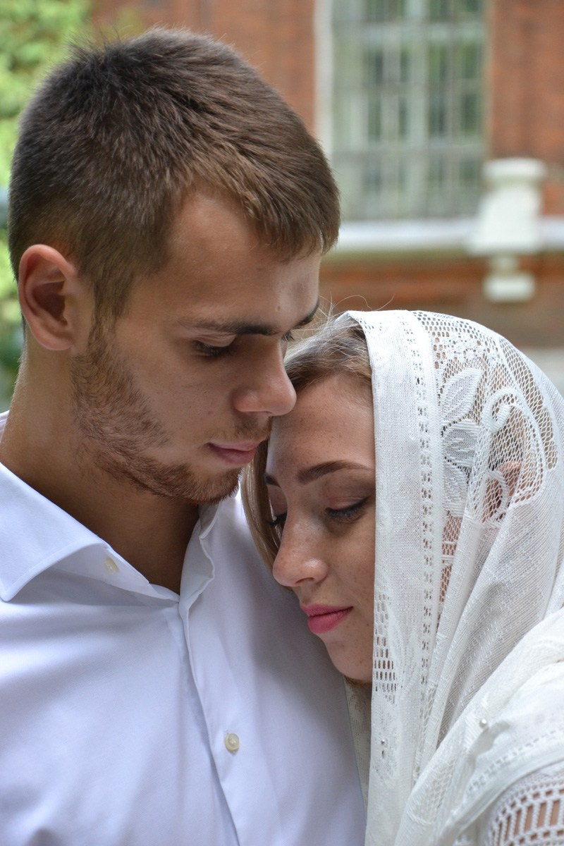 Посещение церкви. Благословение. Fotounata.ru