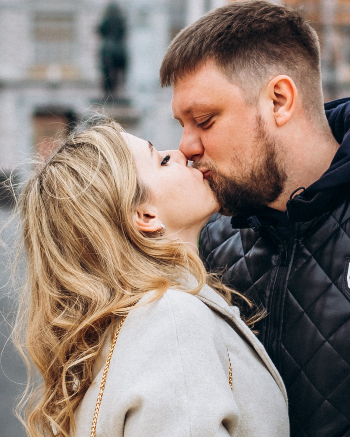 Максим и Юлия в апреле. Фотопрогулка в Петербурге. Индивидуальный и семейный фотограф в Санкт-Петербурге