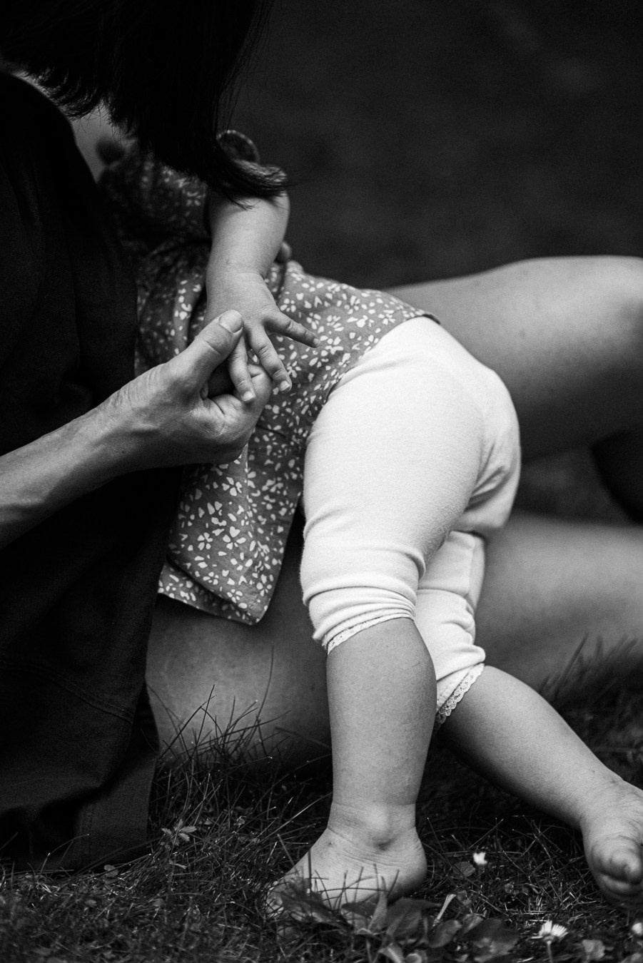 Коля, Ксюша, Саша, Андрей, Кира и бабушки | на даче