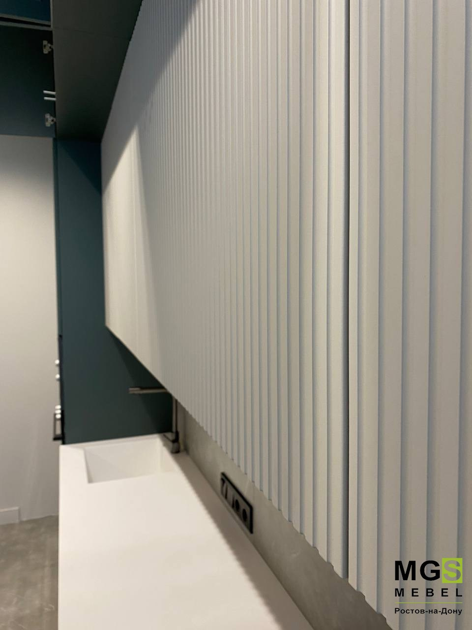 Светлые кухонные фасады МГС мебель